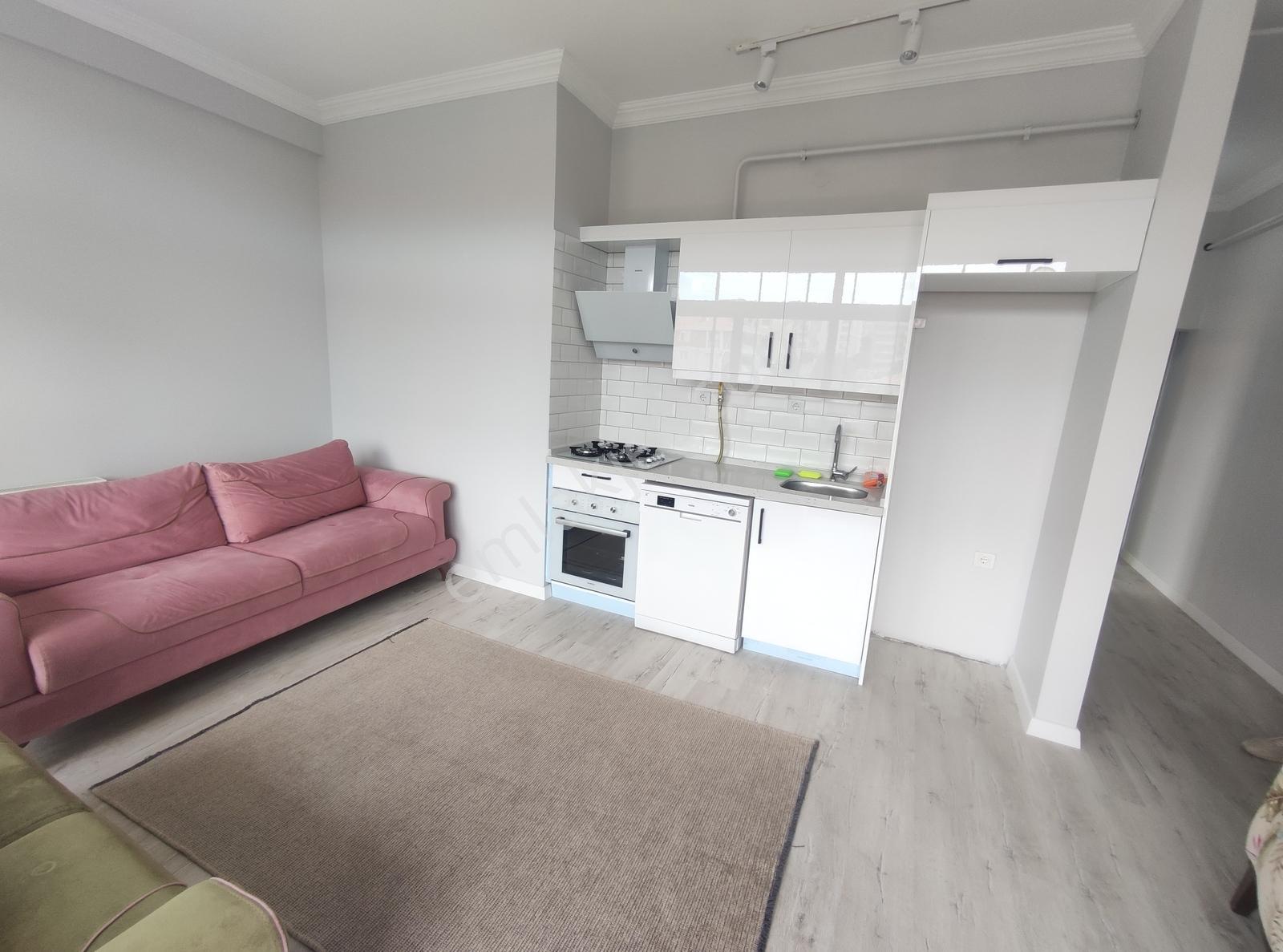 Cadde Üzeri Deniz Manzaralı Eşyalı Ayçadan Kiralık 1+1 Daire - Görsel 20
