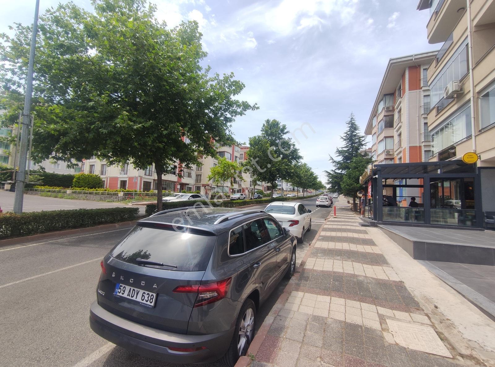 Cadde Üzeri Deniz Manzaralı Eşyalı Ayçadan Kiralık 1+1 Daire - Görsel 6