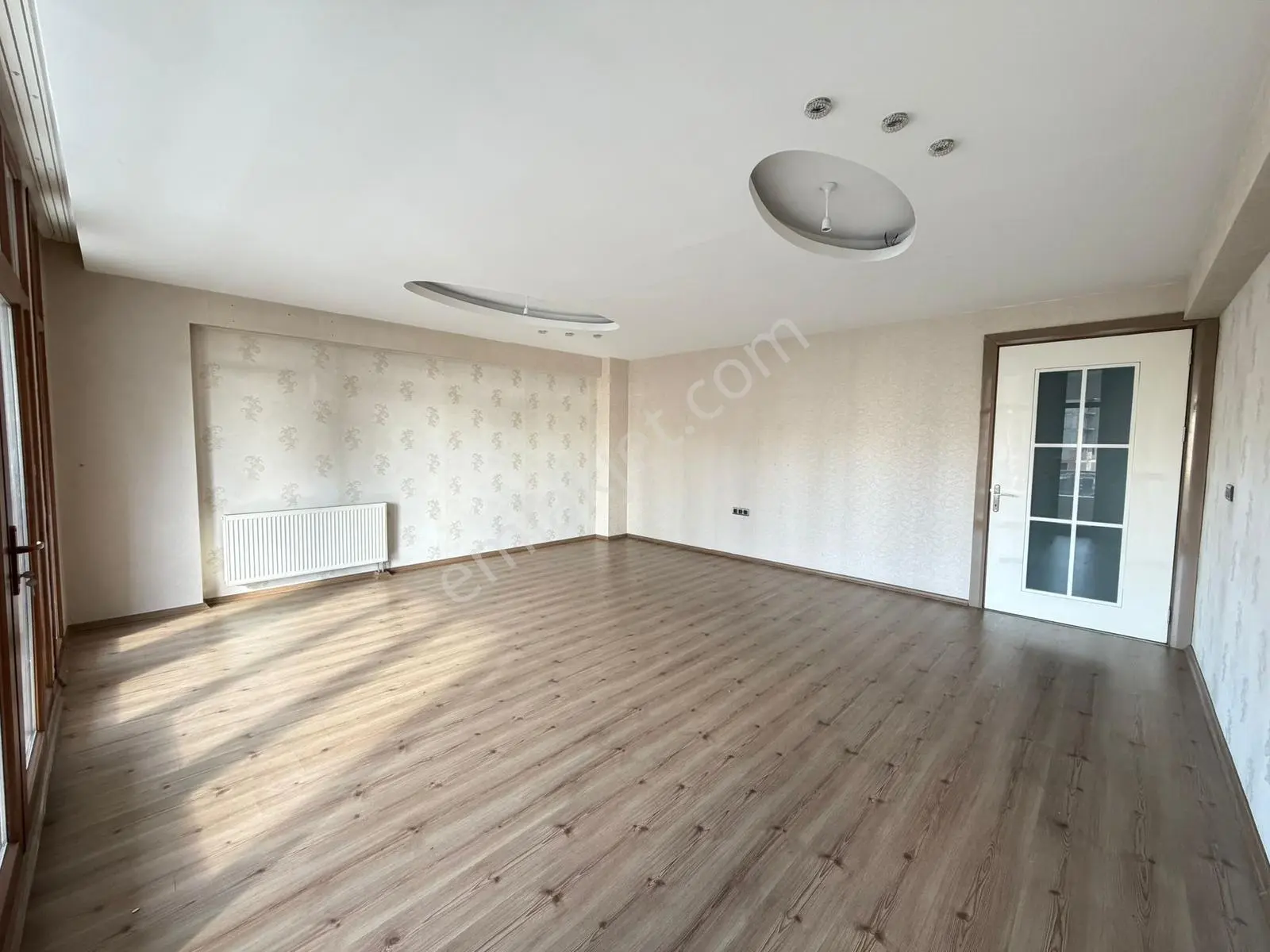 75 Ana Yol Üzerinde Site İçerisinde Kiralık 4+1 Daire