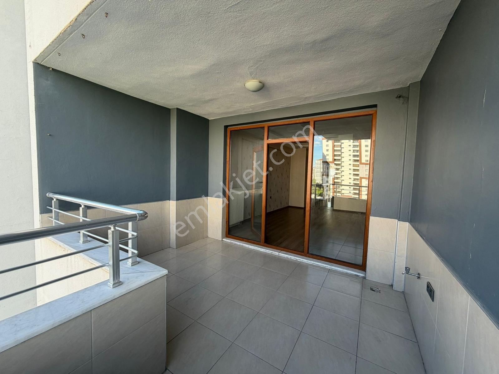 75 Ana Yol Üzerinde Site İçerisinde Kiralık 4+1 Daire - Görsel 10