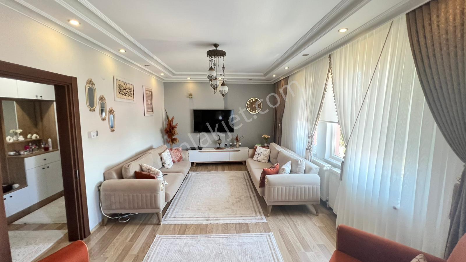 Bafra Vıp Gym.den Emirefendi Mah.de 3+1, 145m2 Satılık Daire