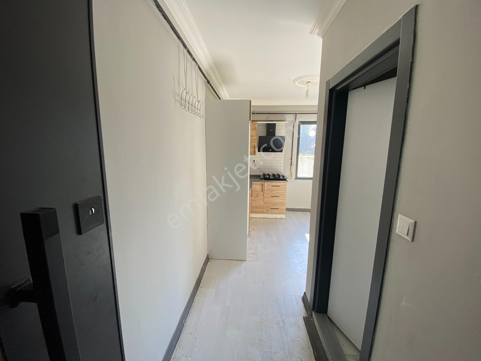 Bora Emlak'dan Hastane Mahallesi'nde 1+1 Kiralık Daire - Görsel 5