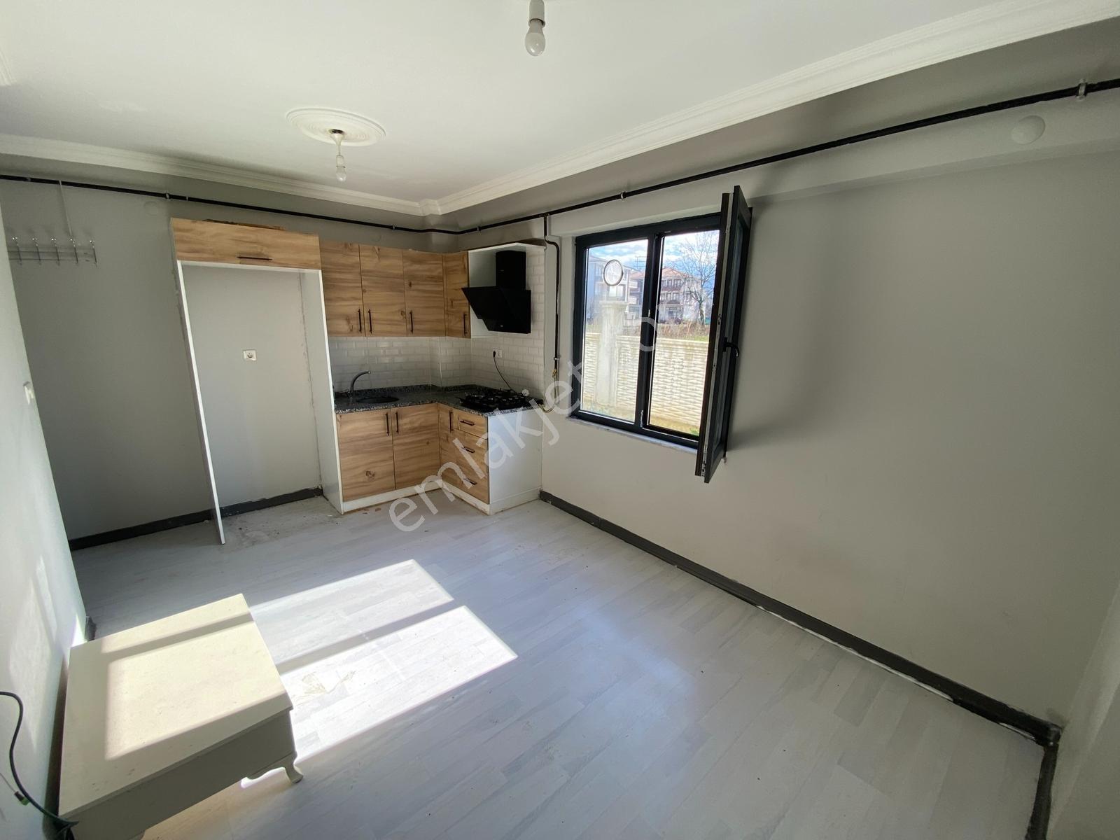 Bora Emlak'dan Hastane Mahallesi'nde 1+1 Kiralık Daire - Görsel 11