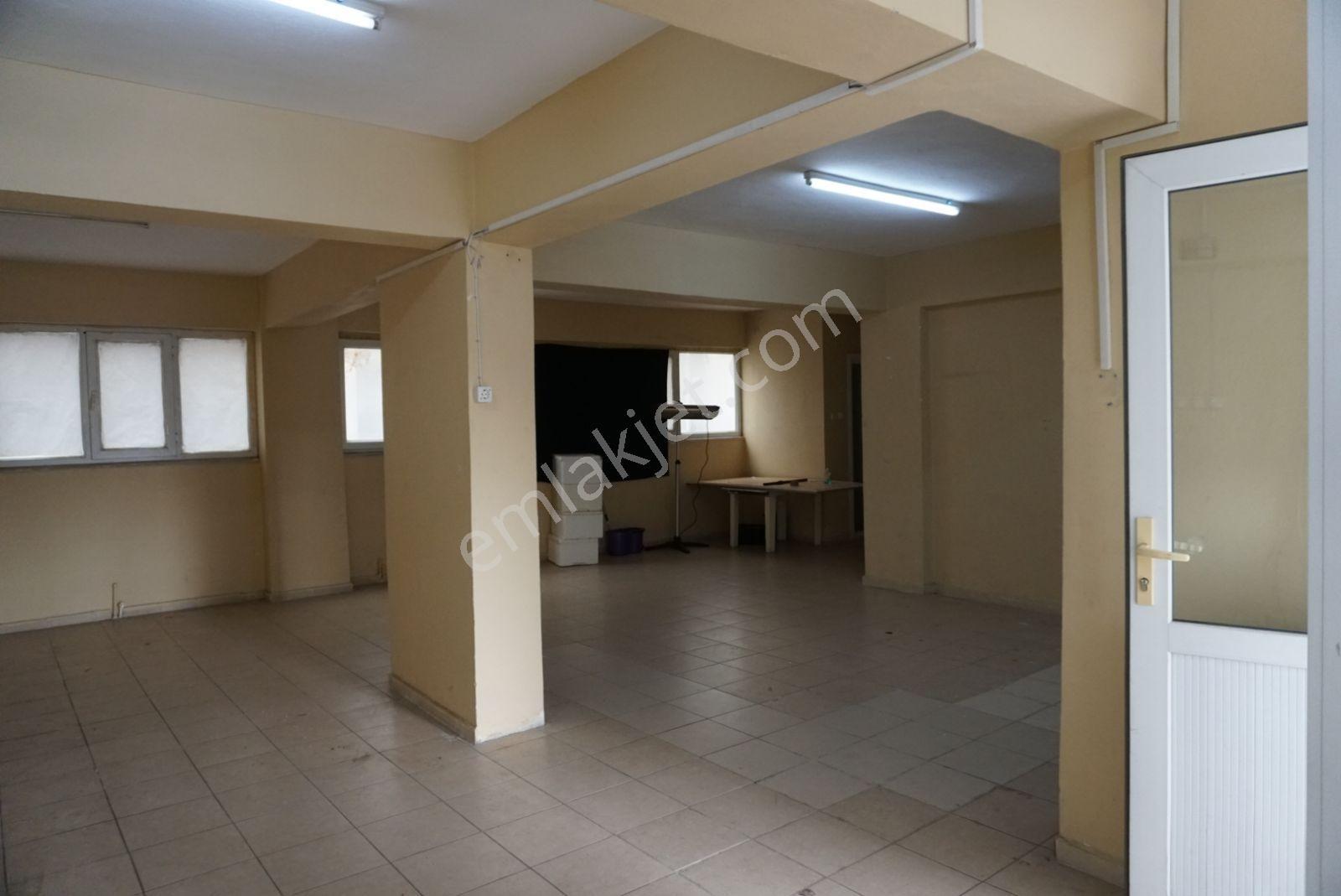Yüzyıl 42 Evler'de Önü Açık, 160m² Geniş Kiralık Dükkan - Görsel 18