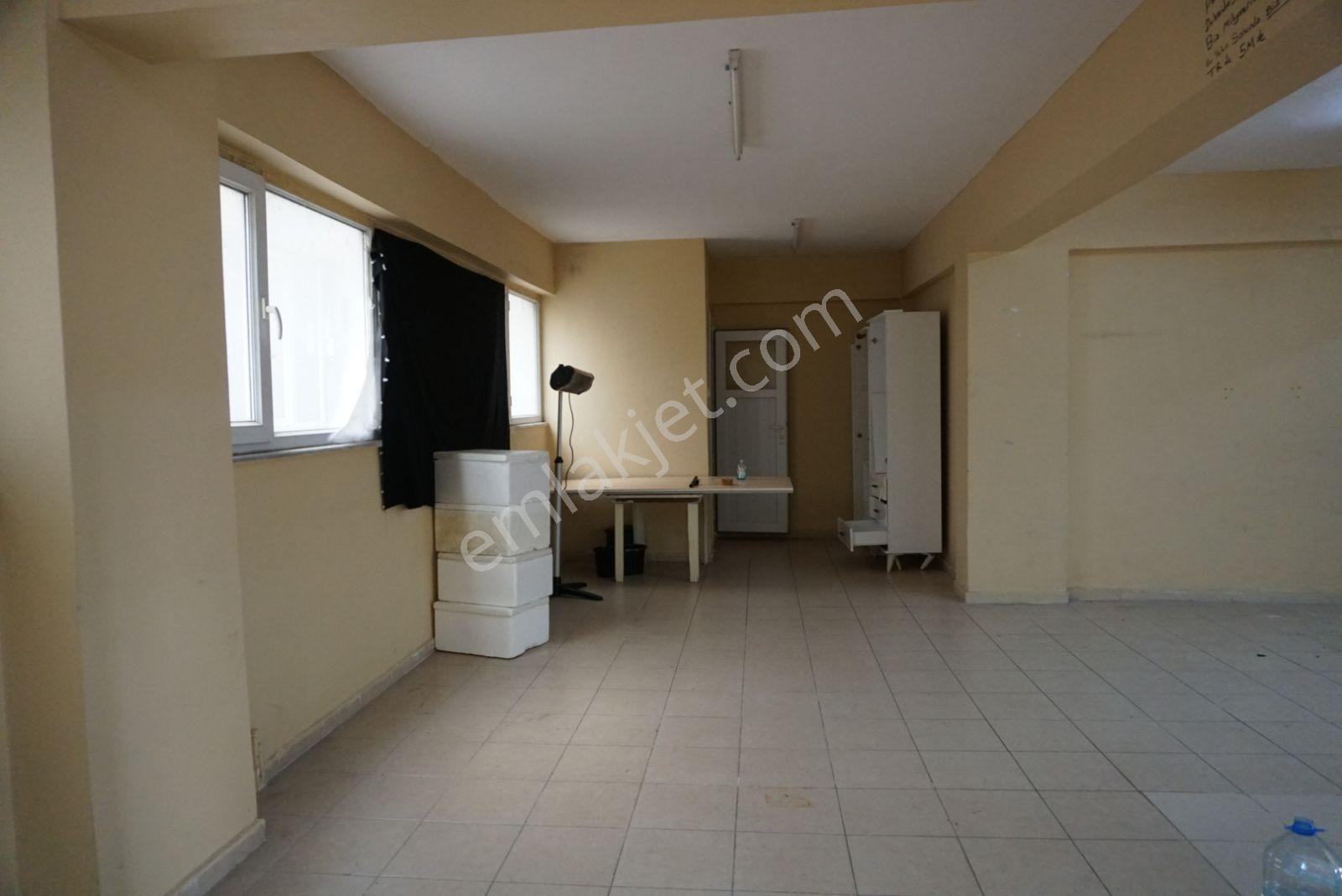 Yüzyıl 42 Evler'de Önü Açık, 160m² Geniş Kiralık Dükkan - Görsel 10