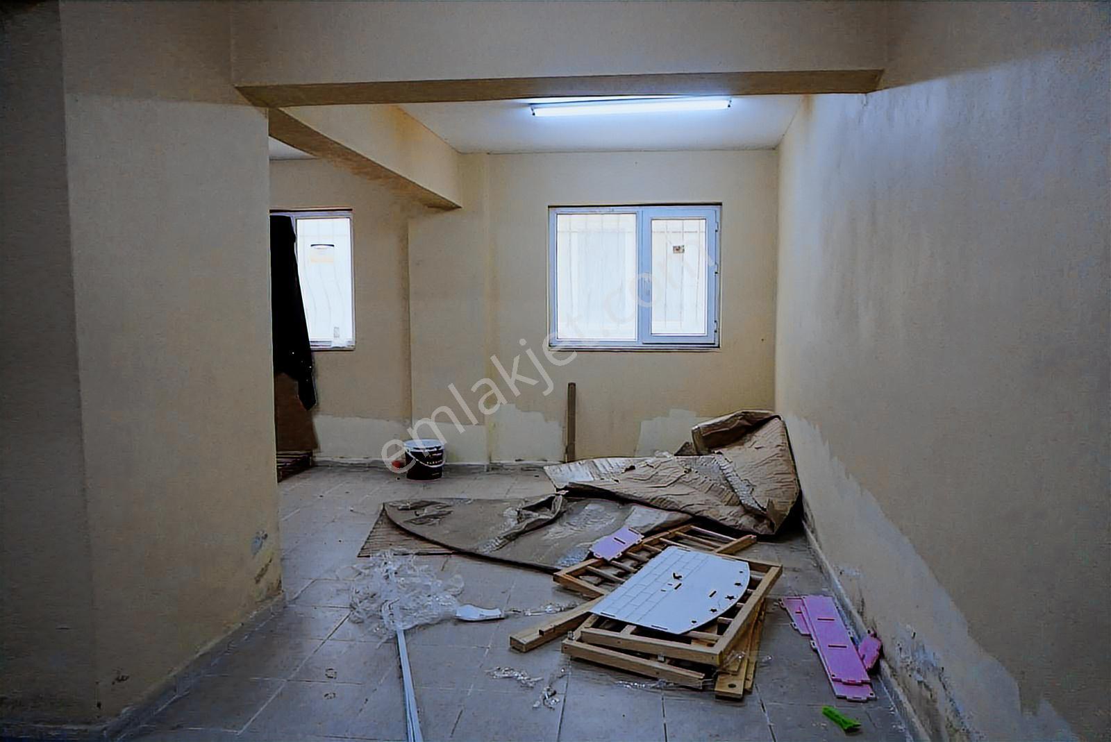 Yüzyıl 42 Evler'de Önü Açık, 160m² Geniş Kiralık Dükkan - Görsel 5