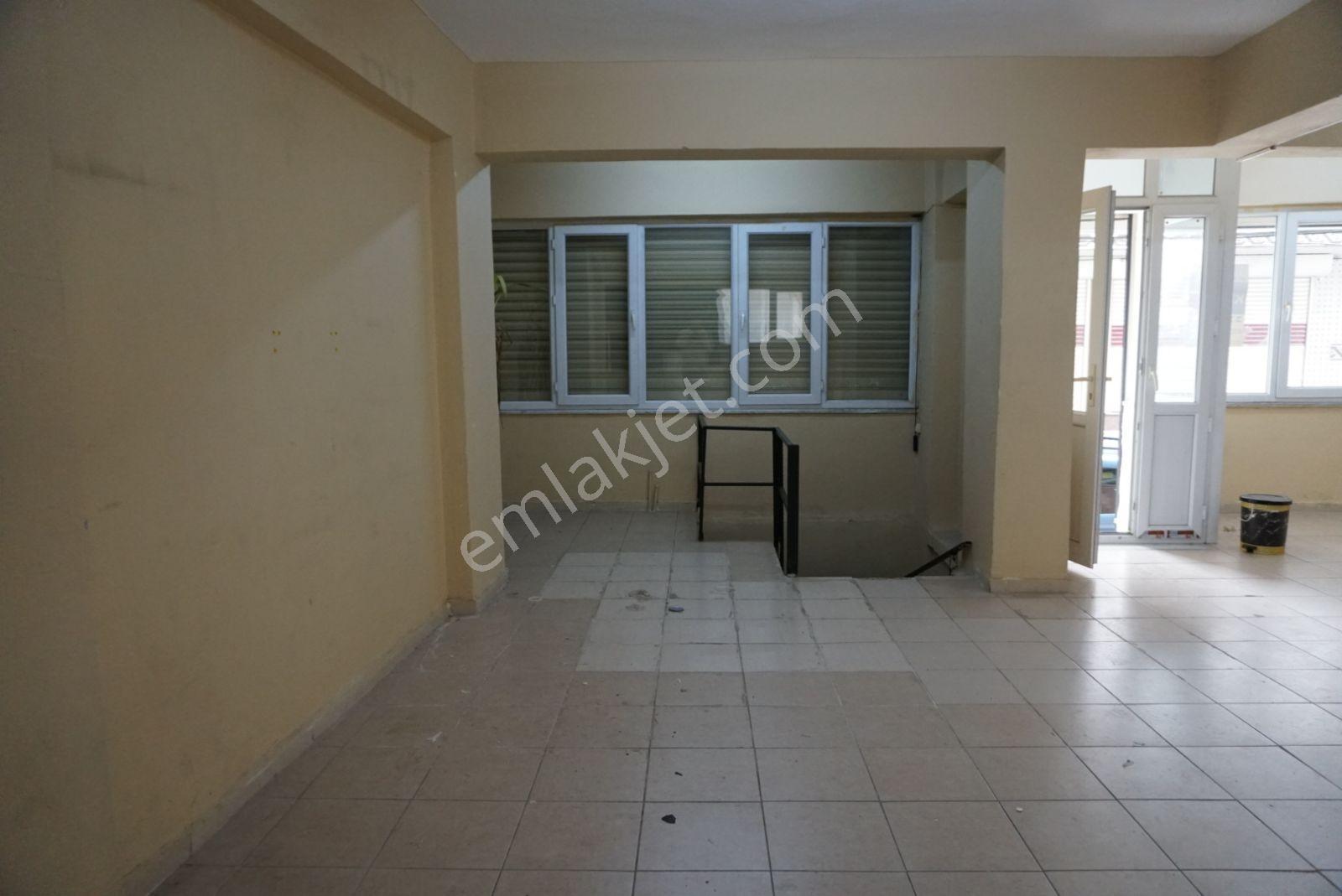 Yüzyıl 42 Evler'de Önü Açık, 160m² Geniş Kiralık Dükkan - Görsel 6