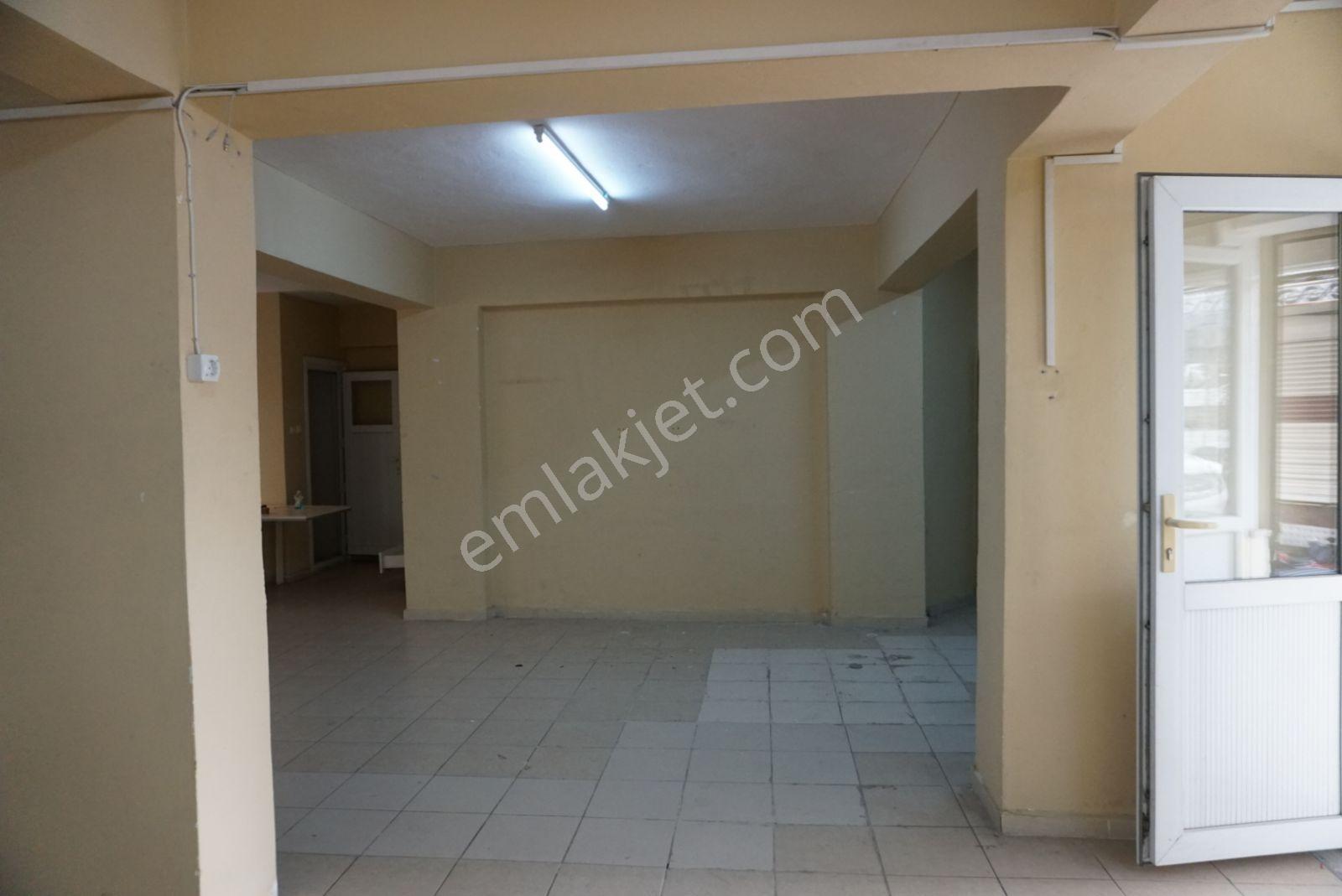 Yüzyıl 42 Evler'de Önü Açık, 160m² Geniş Kiralık Dükkan - Görsel 16