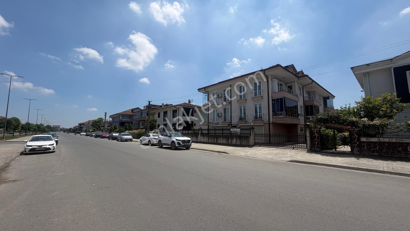 C21 İz Mehmet Çakar'dan Serdivan'da Kiralık Çatı Dubleks Daire - Görsel 2
