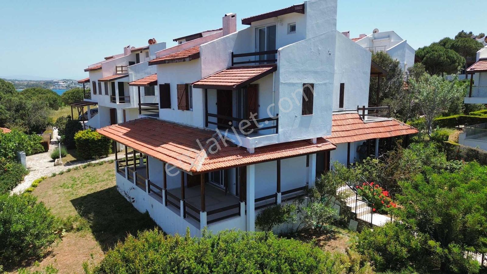 Çeşme'de Site İçinde Deniz Manzaralı 4+1 Villa - Görsel 12