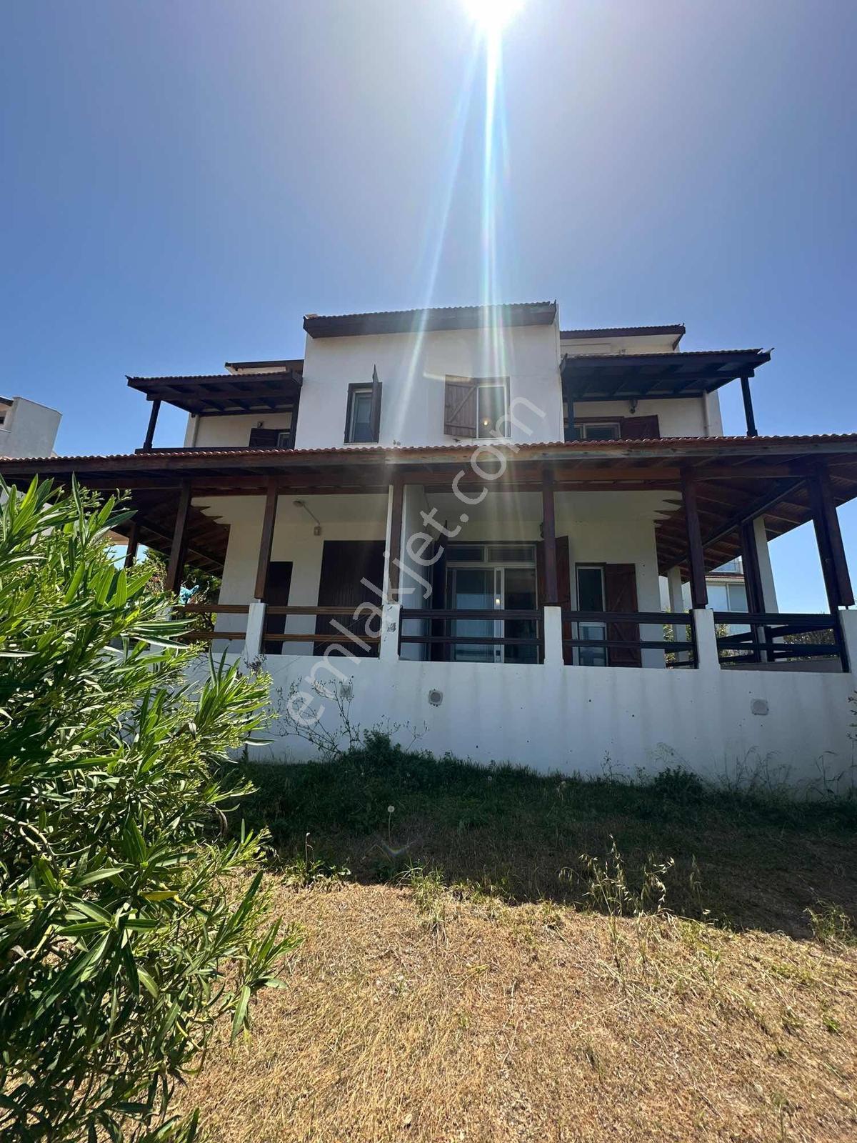 Çeşme'de Site İçinde Deniz Manzaralı 4+1 Villa - Görsel 19