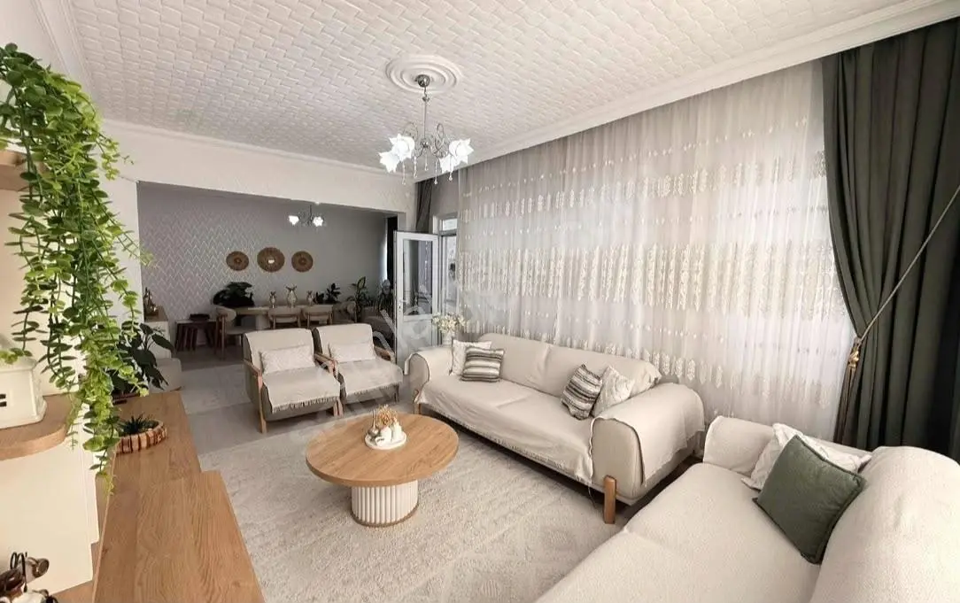 Kavaklık Mah'de Satılık 3. Kat 2+1 120 M2 Geniş Bakımlı Daire