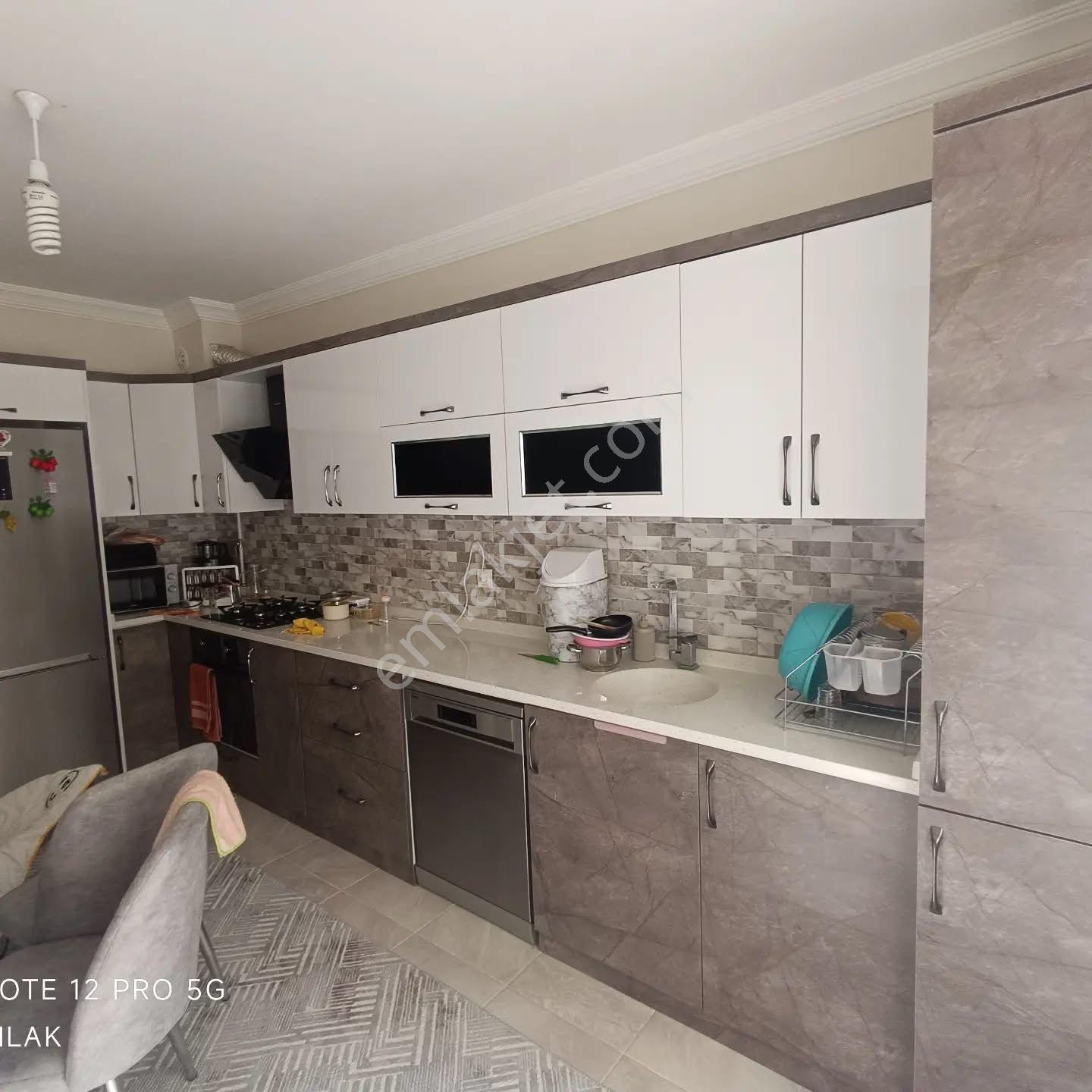Akçay Emlak'tan Akşehir Stadyum Altında Yedi Yaşında Asansörlü Satılık 3+1 Daire