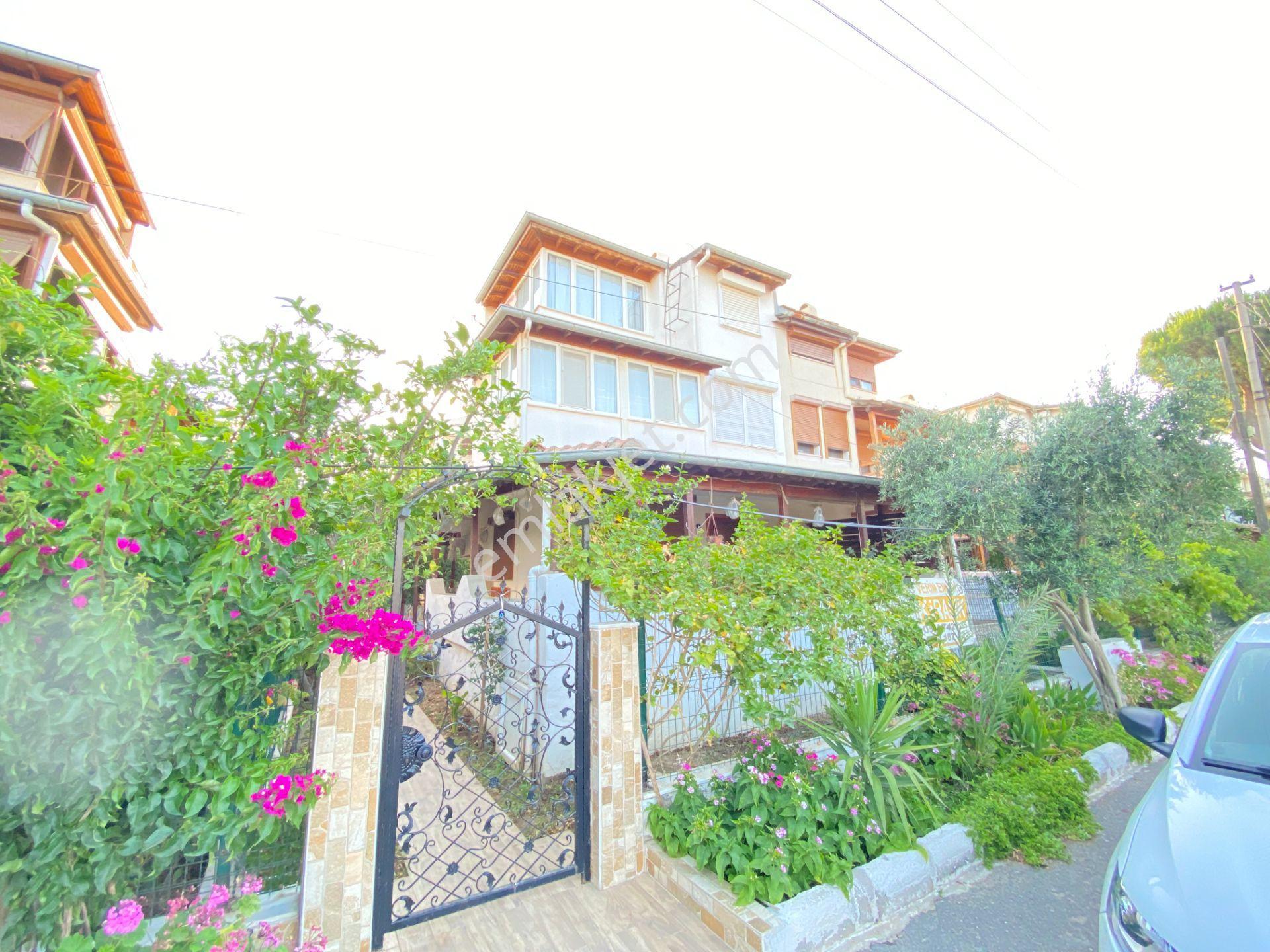 Seferihisar Meltem Tur Sitesi’nde Denize 350m, Havuzlu, 4+1 Müstakil Tadında Villa!la