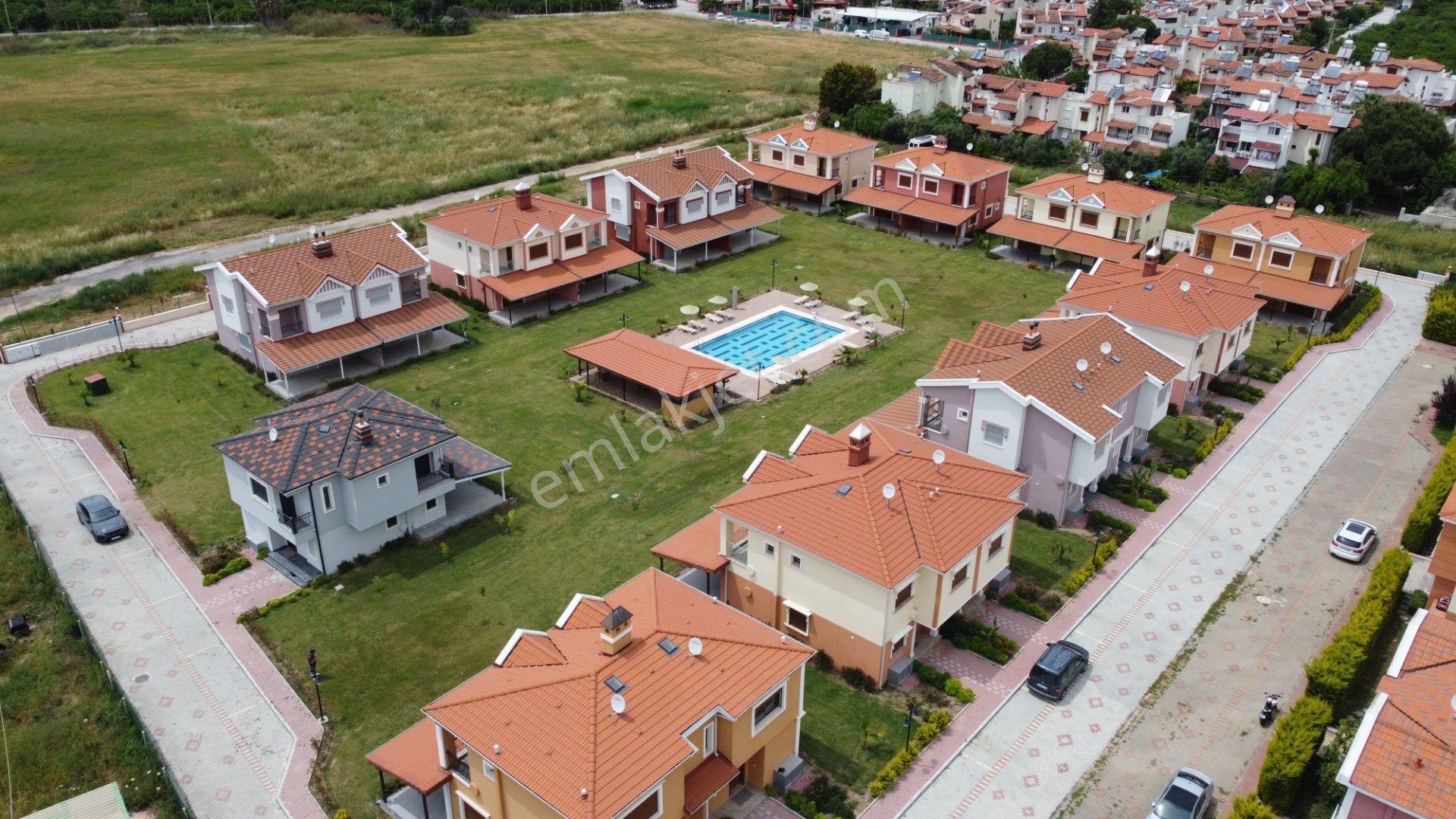 İzmir Gümüldür'de Havuzlu Site İçerisinde Satılık Villalar