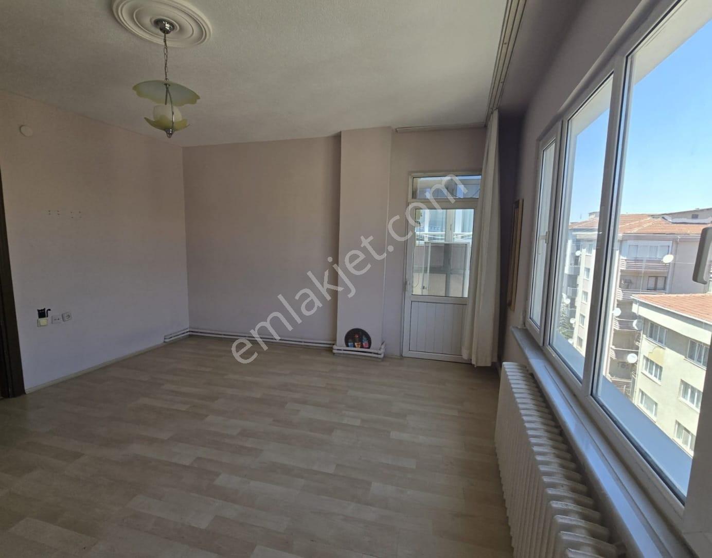 Omurtak Caddesine Cephe Ev-ofis İçin Uygun Kıralık 2+1 Daire - Görsel 10