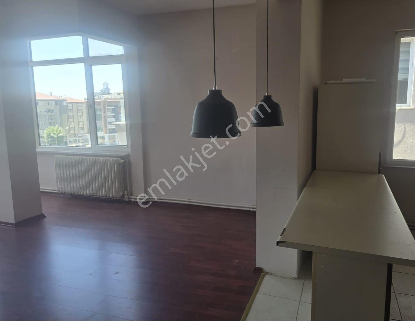 Omurtak Caddesine Cephe Ev-ofis İçin Uygun Kıralık 2+1 Daire - Görsel 8