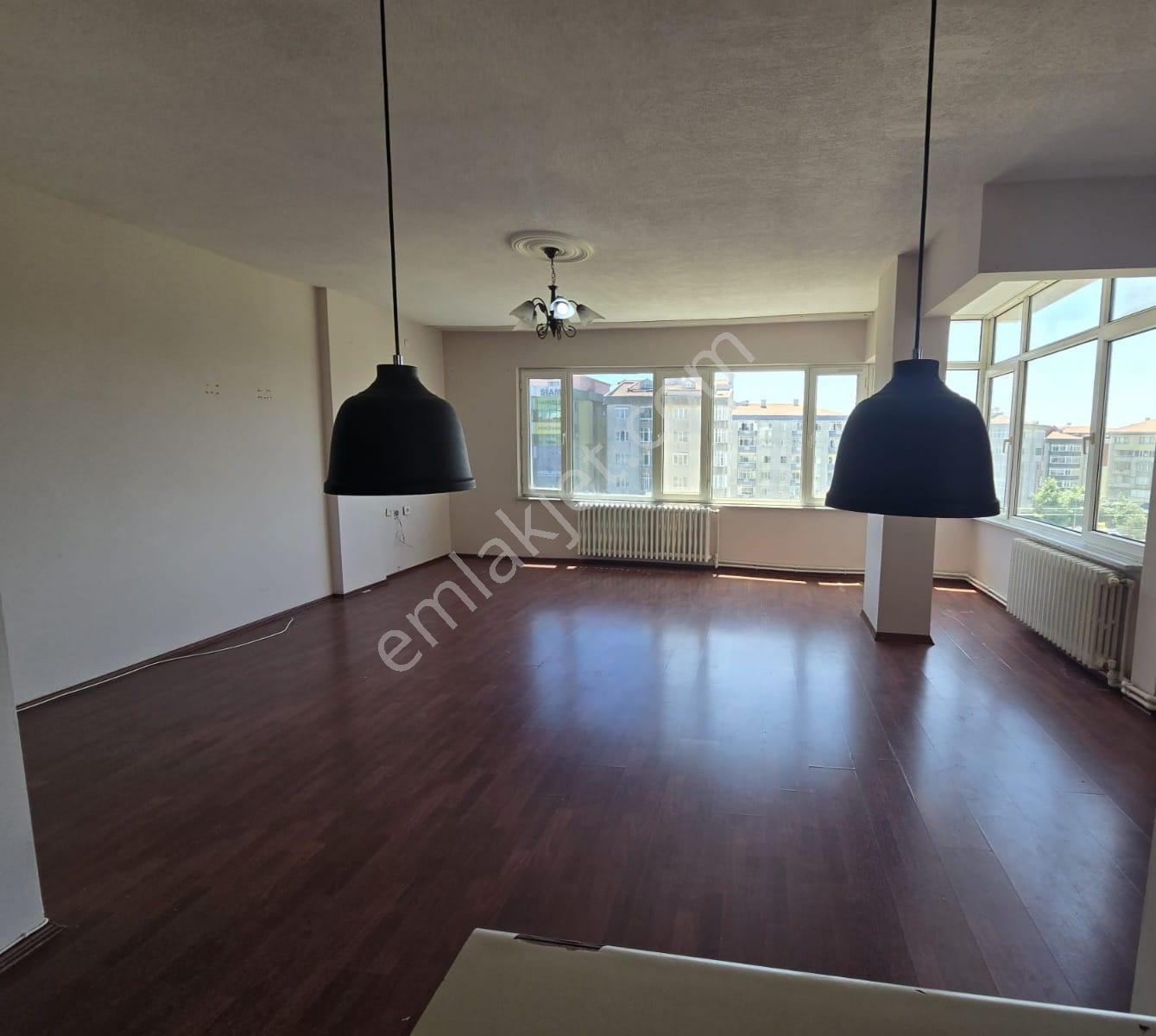 Omurtak Caddesine Cephe Ev-ofis İçin Uygun Kıralık 2+1 Daire - Görsel 2