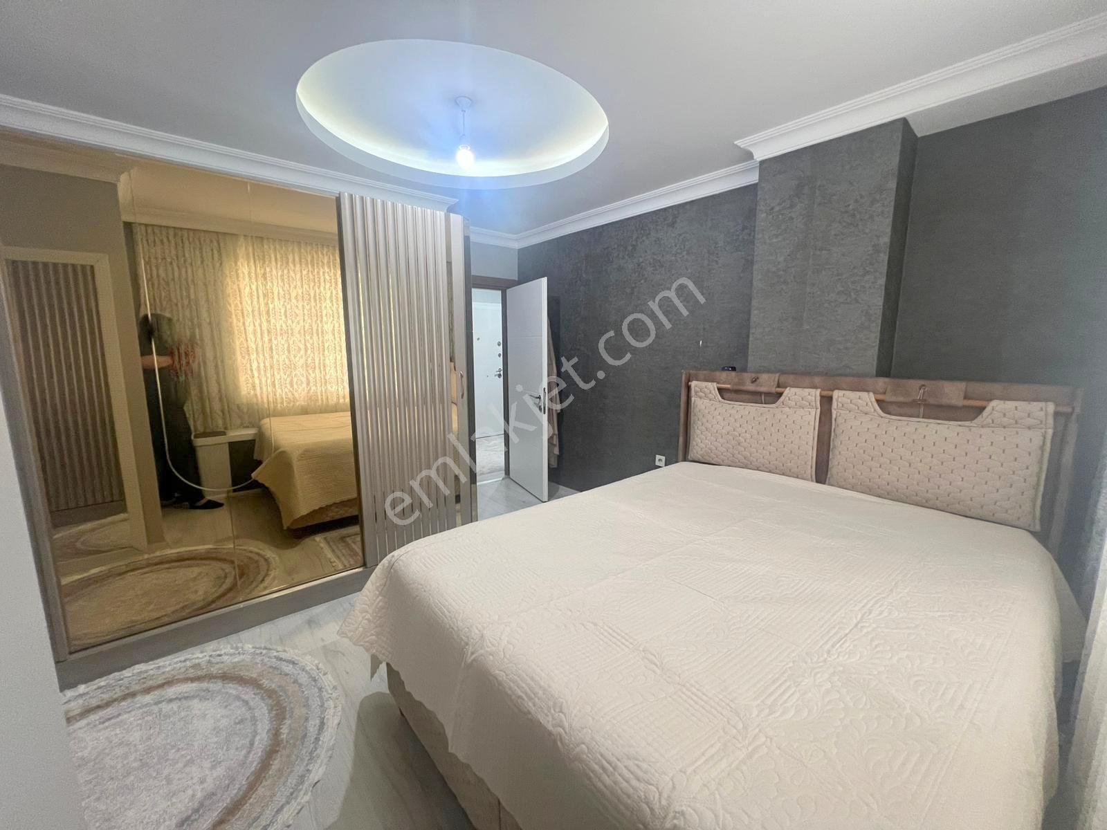 İsa Emlakdan Hürriyette 10 Yıllık Kullanışlı 5+1 Dublex Daire - Görsel 3