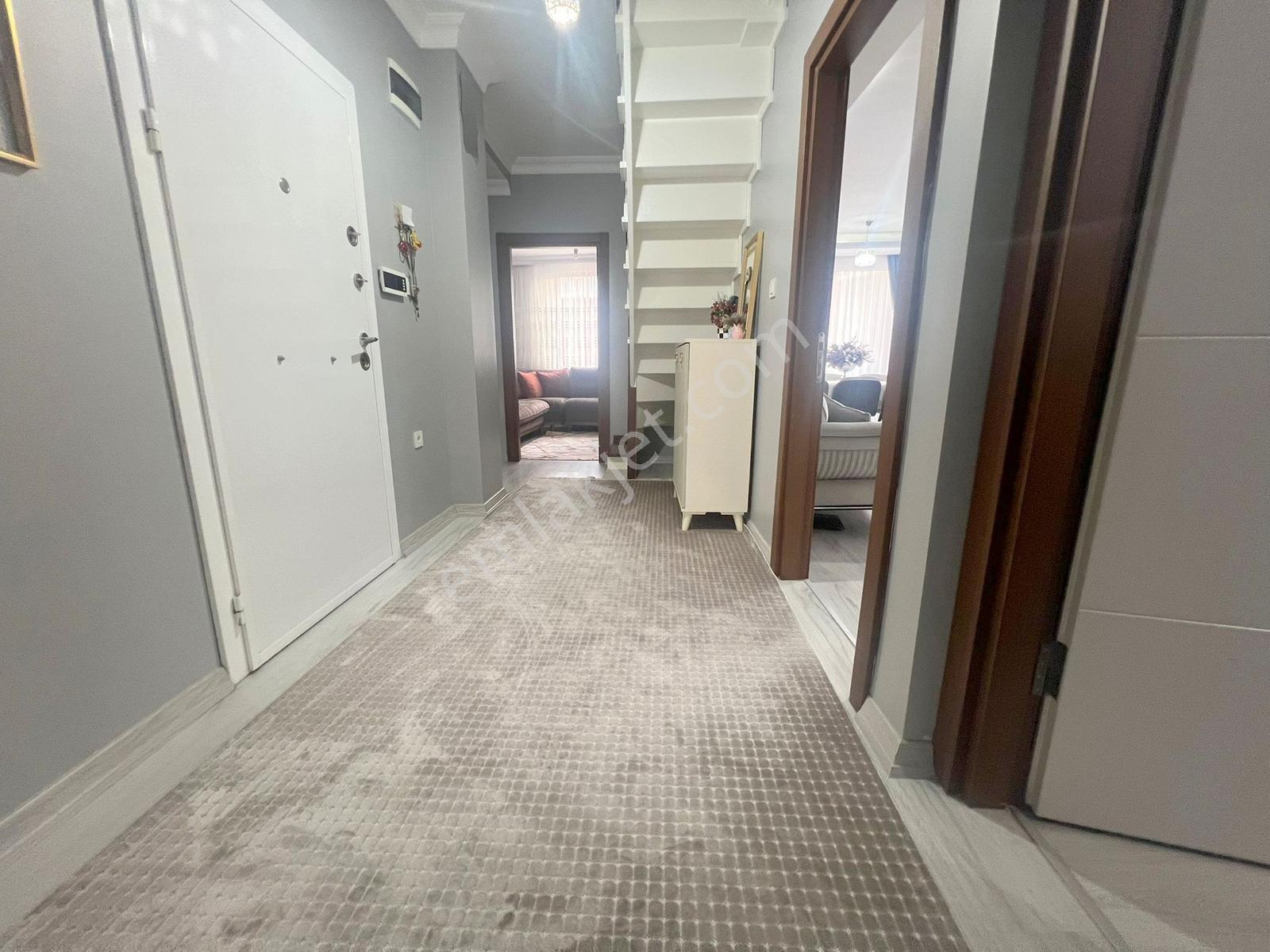 İsa Emlakdan Hürriyette 10 Yıllık Kullanışlı 5+1 Dublex Daire - Görsel 24