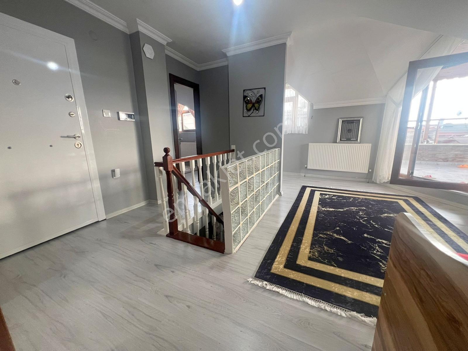 İsa Emlakdan Hürriyette 10 Yıllık Kullanışlı 5+1 Dublex Daire - Görsel 15