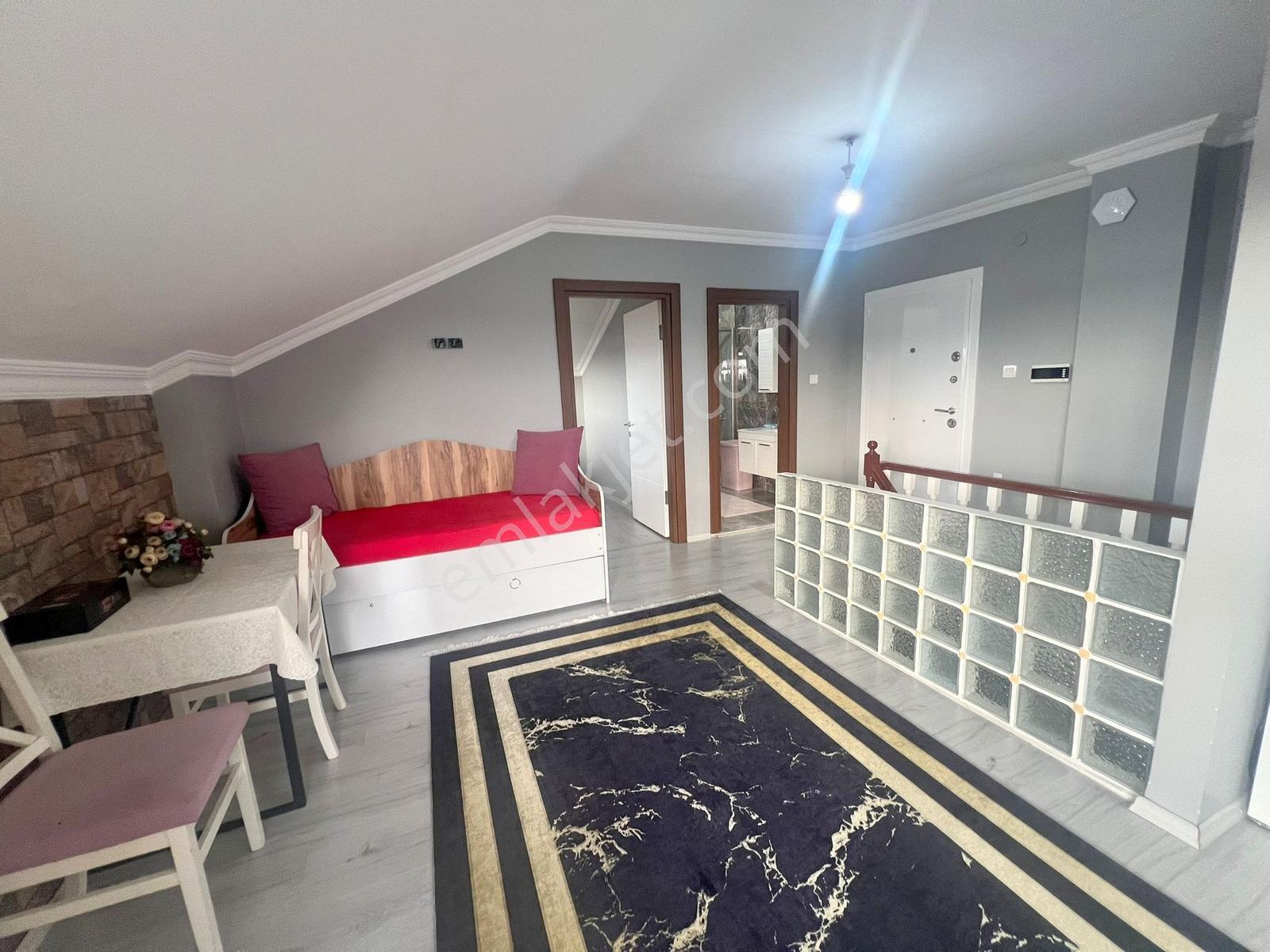 İsa Emlakdan Hürriyette 10 Yıllık Kullanışlı 5+1 Dublex Daire - Görsel 10