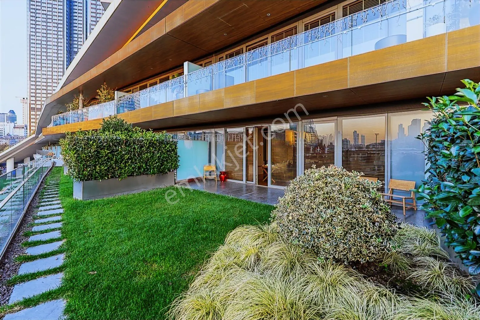 Zorlu Center Teras Evler Kıralık Bahcelı 350m2 Ofıs