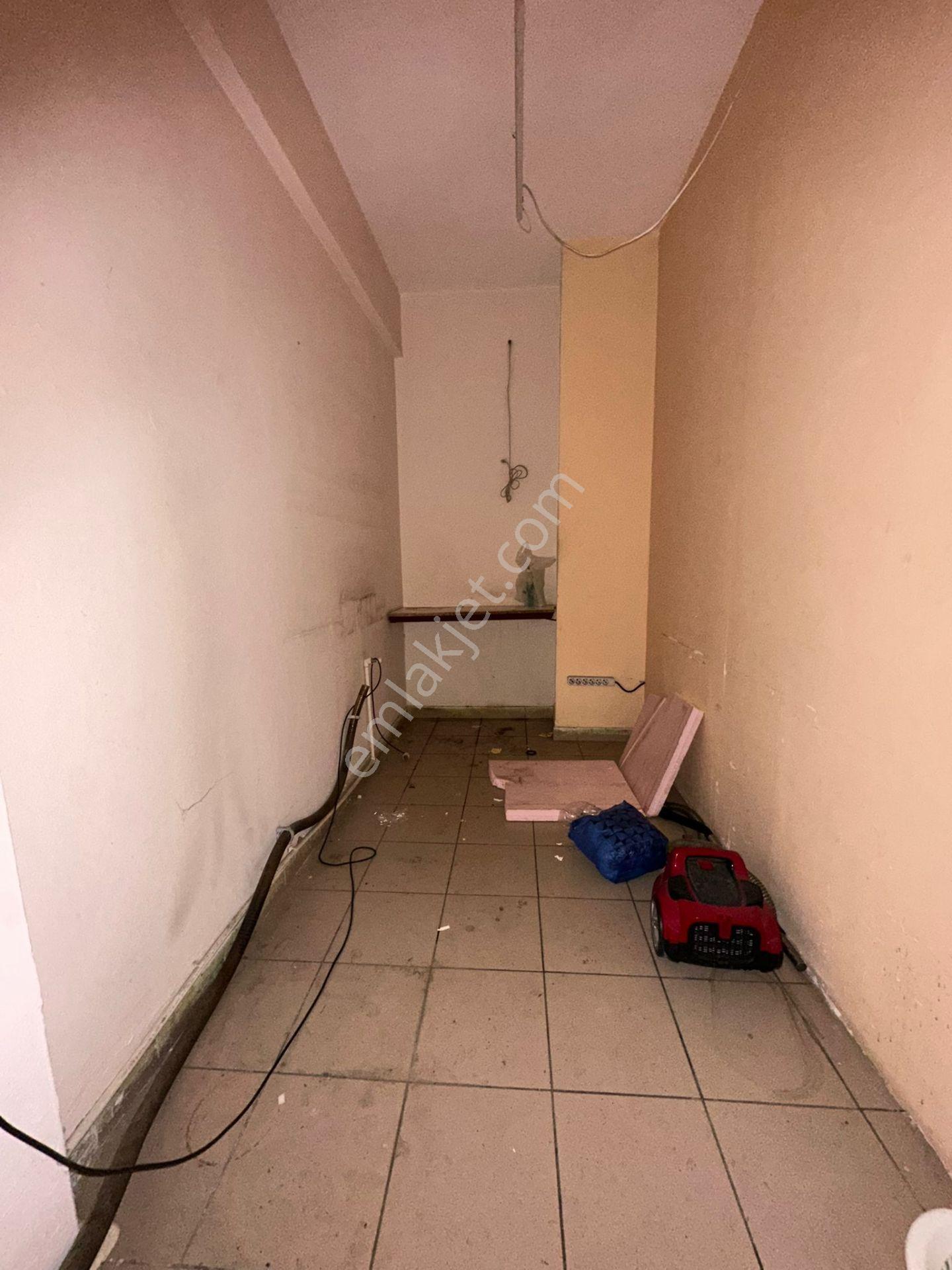 Mertcan Dan Yakacık Meydana Yürüme 200m2 Fırsat Kiralık Dükkan - Görsel 15