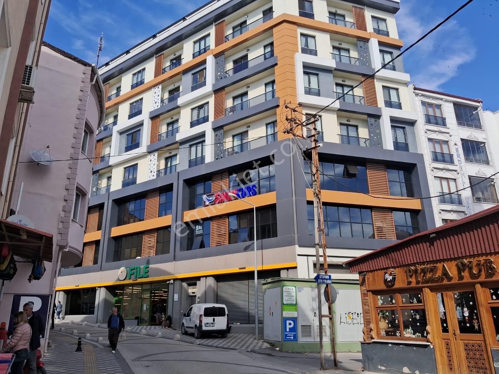 Çarşı Rezidansta Kiralık Ara Kat Balkonlu Full Eşyalı 1+1 Daire - Görsel 9