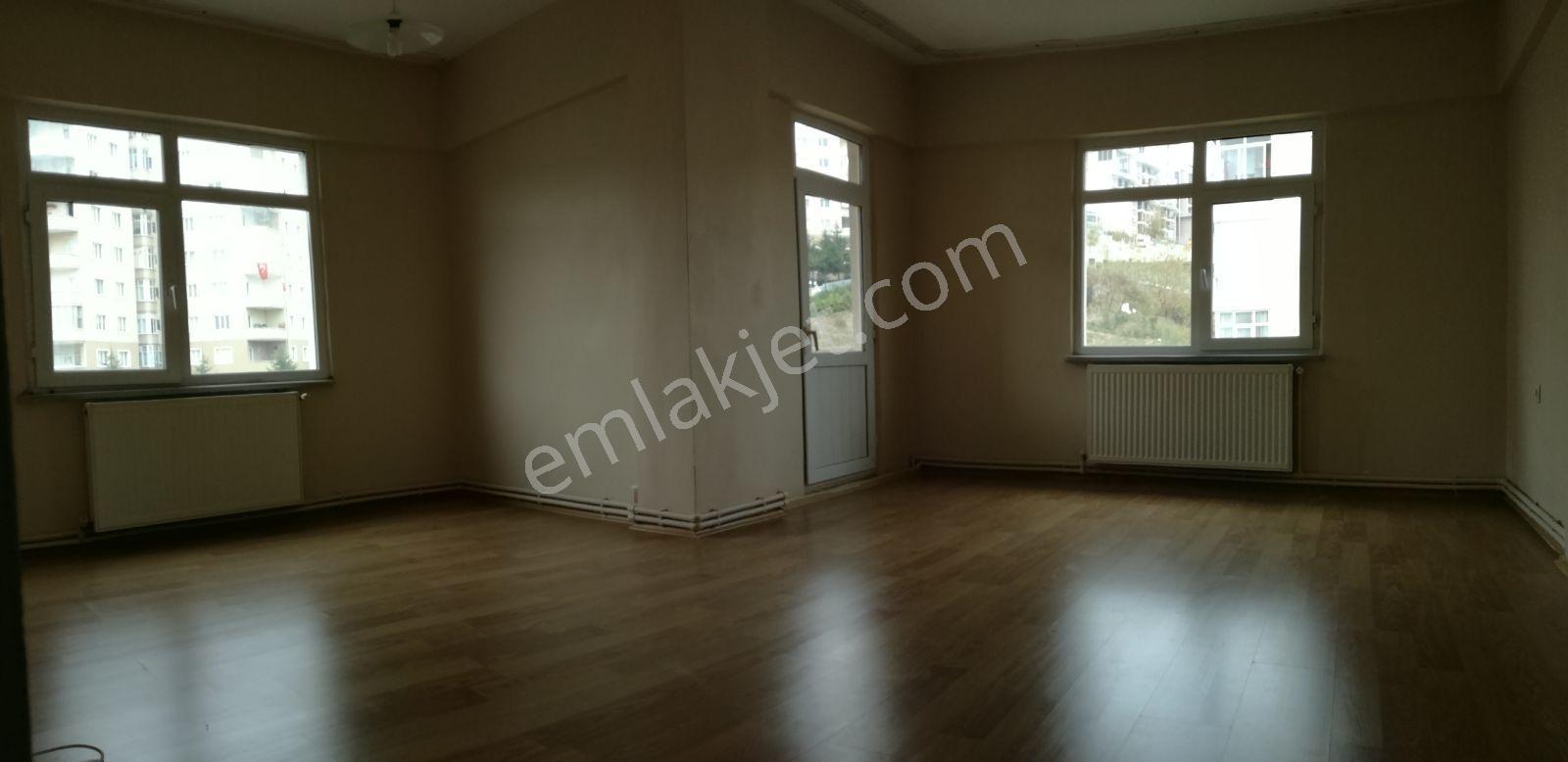 Maltepe Zümrütevlerde Arsapayı 63 M2 Kaleyur Sitesinde 3+1 Güney