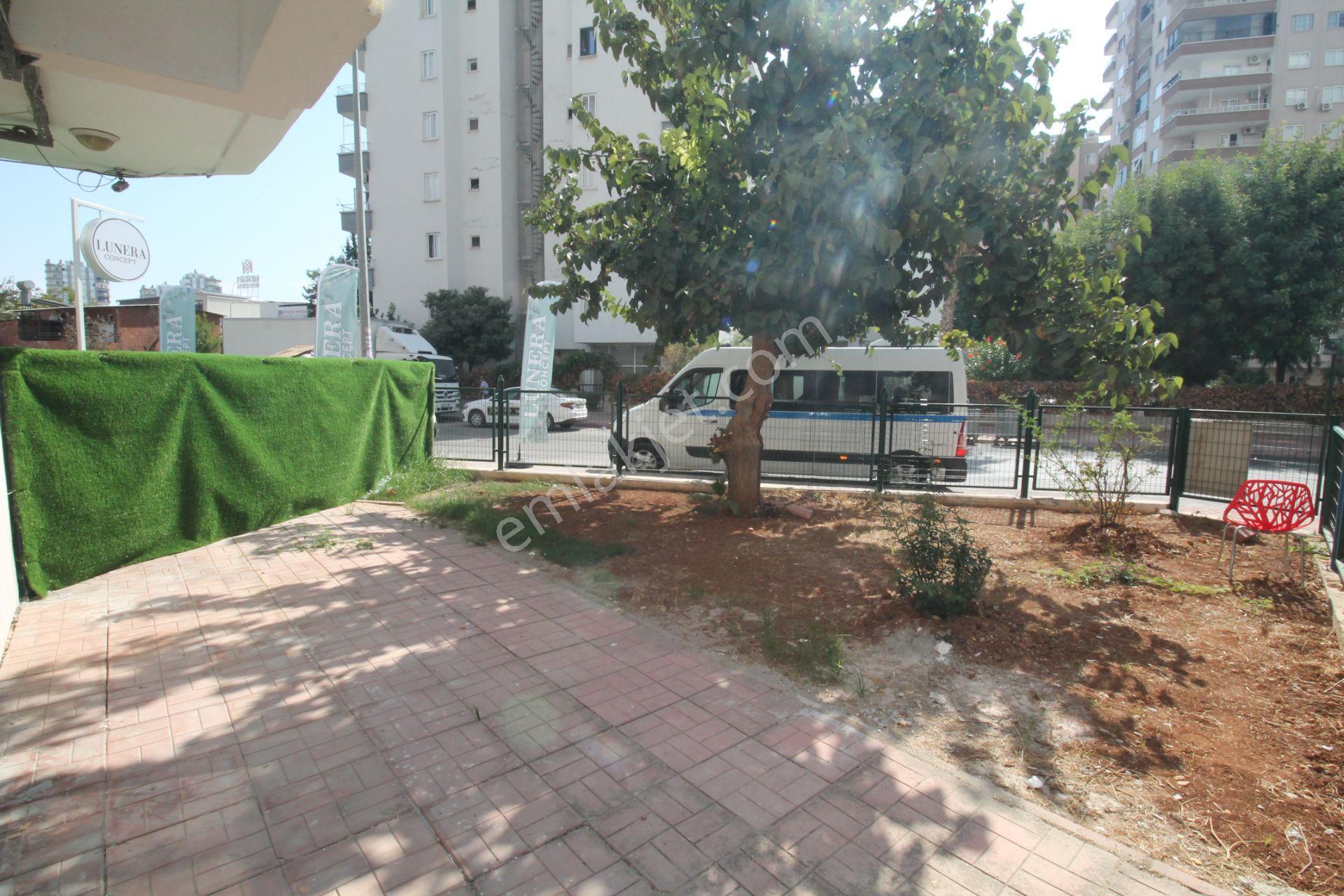 Retro’dan Forum Avm Civarı İşlek Bölgede Kiralık Mağaza - Görsel 6