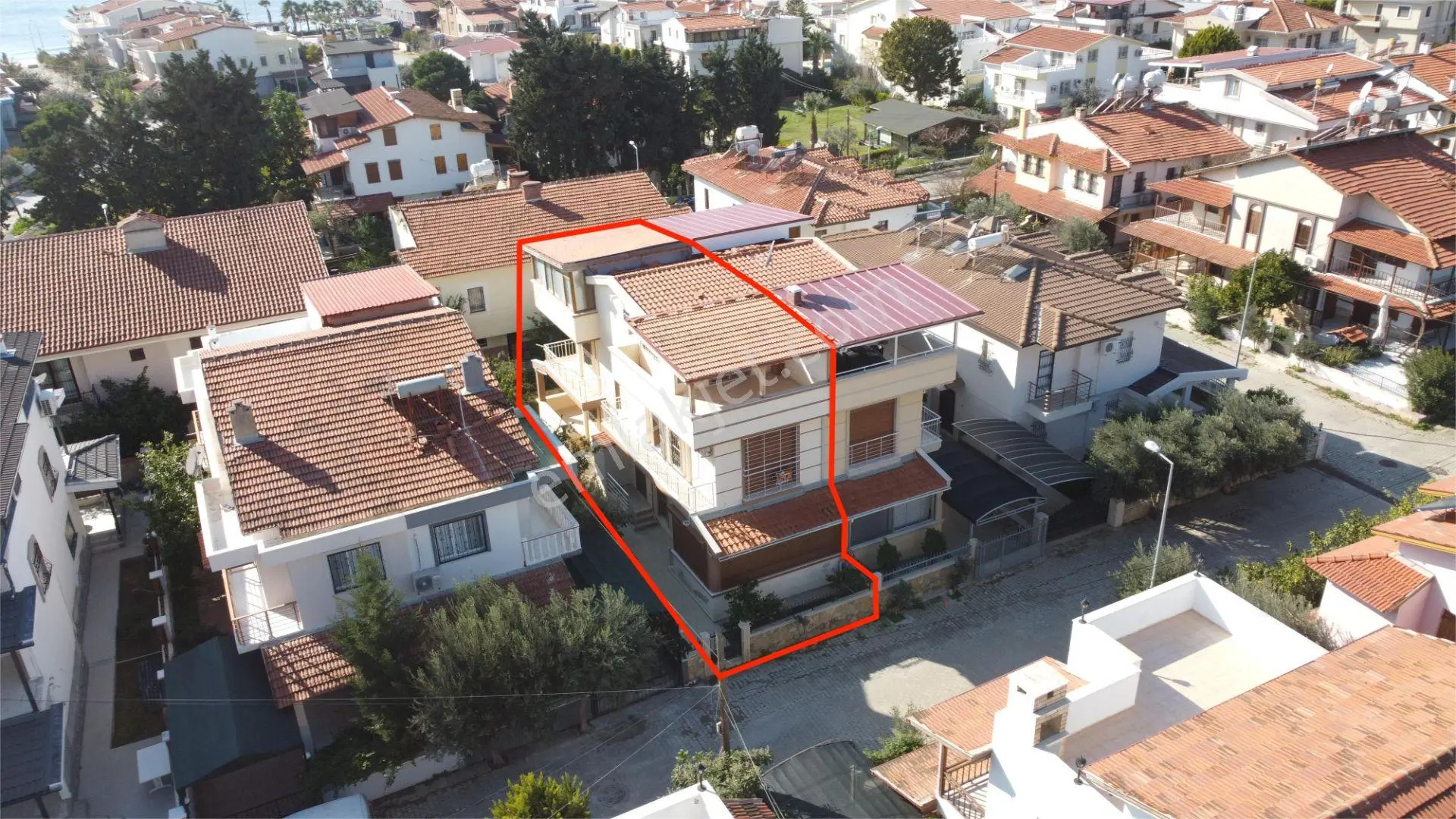 İzmir Özdere'de Yolun Deniz Tarafında Satılık 5+1 Villa