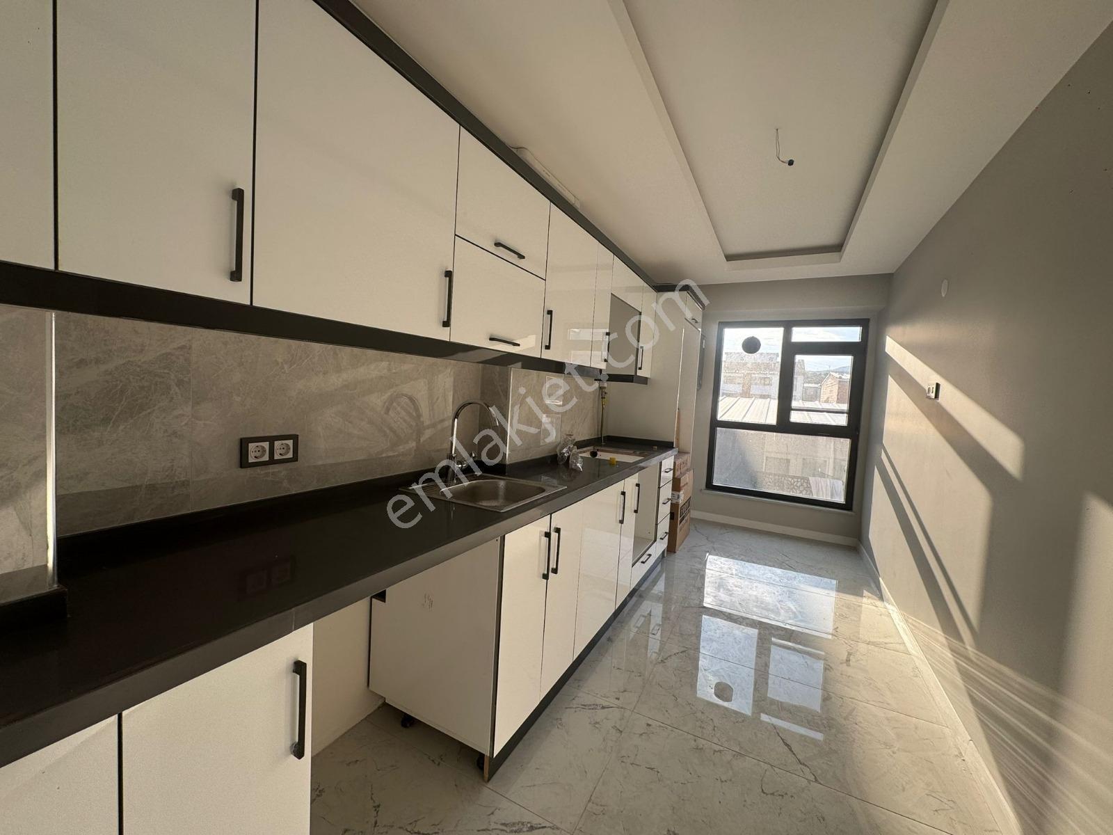 Bandırma Mavi Emlaktan Yenimahallede 2+0 Arakat Kiralık Daire