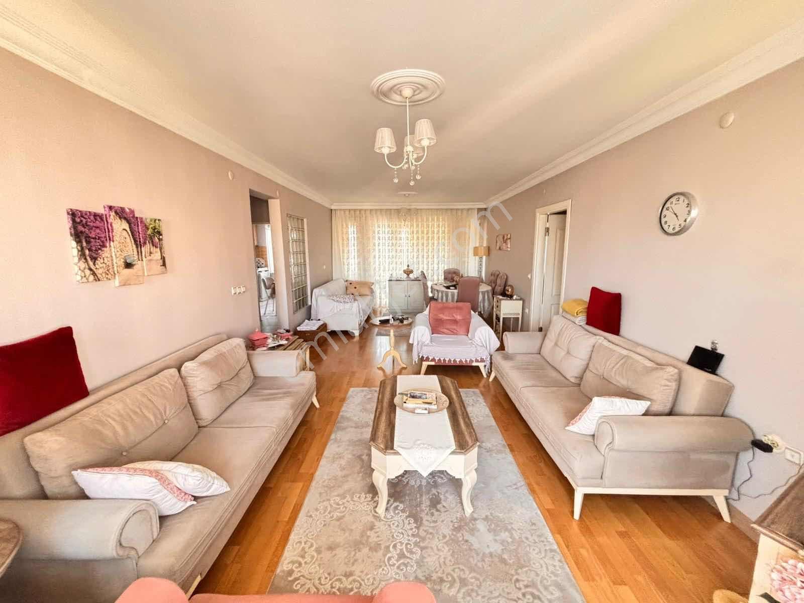 Bahçeşehir Esenkent Kamelya Evlerinde 108m2 Satılık 3+1daire - Görsel 3