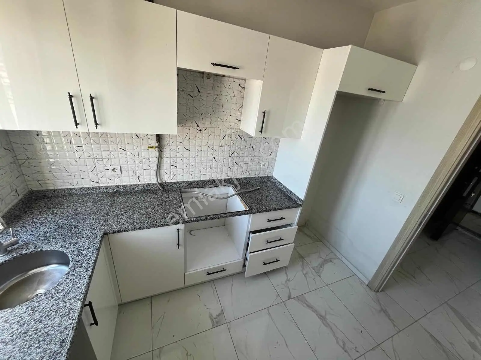 Tuzla İstasyonda Deniz Manzaralı 2+1 Kiralık Daire - Görsel 5