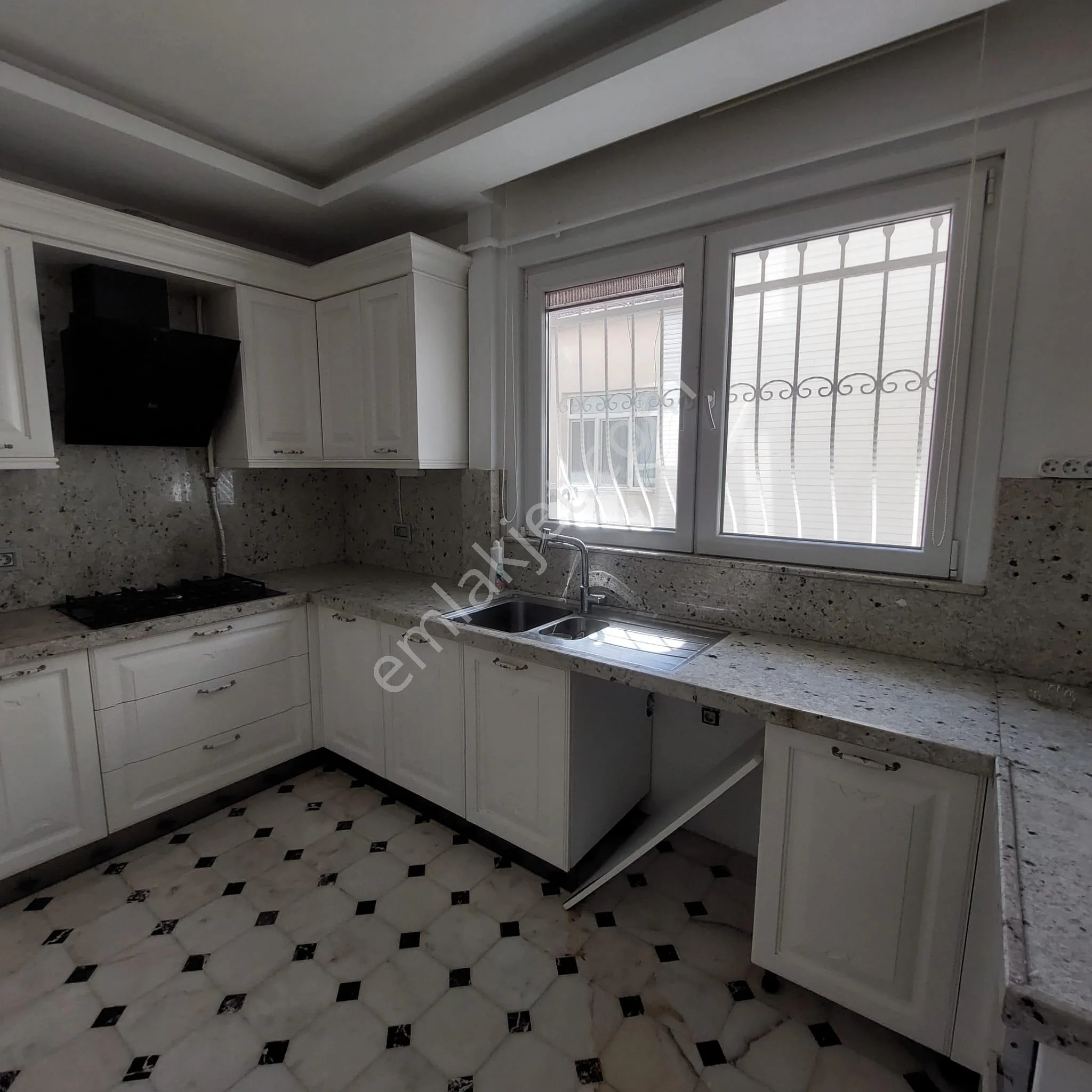 Kireçburnunda Deniz Manzaralı Bahçeli 3+1 Elit Bölgede Kiralık Bakımlı Daire - Görsel 5