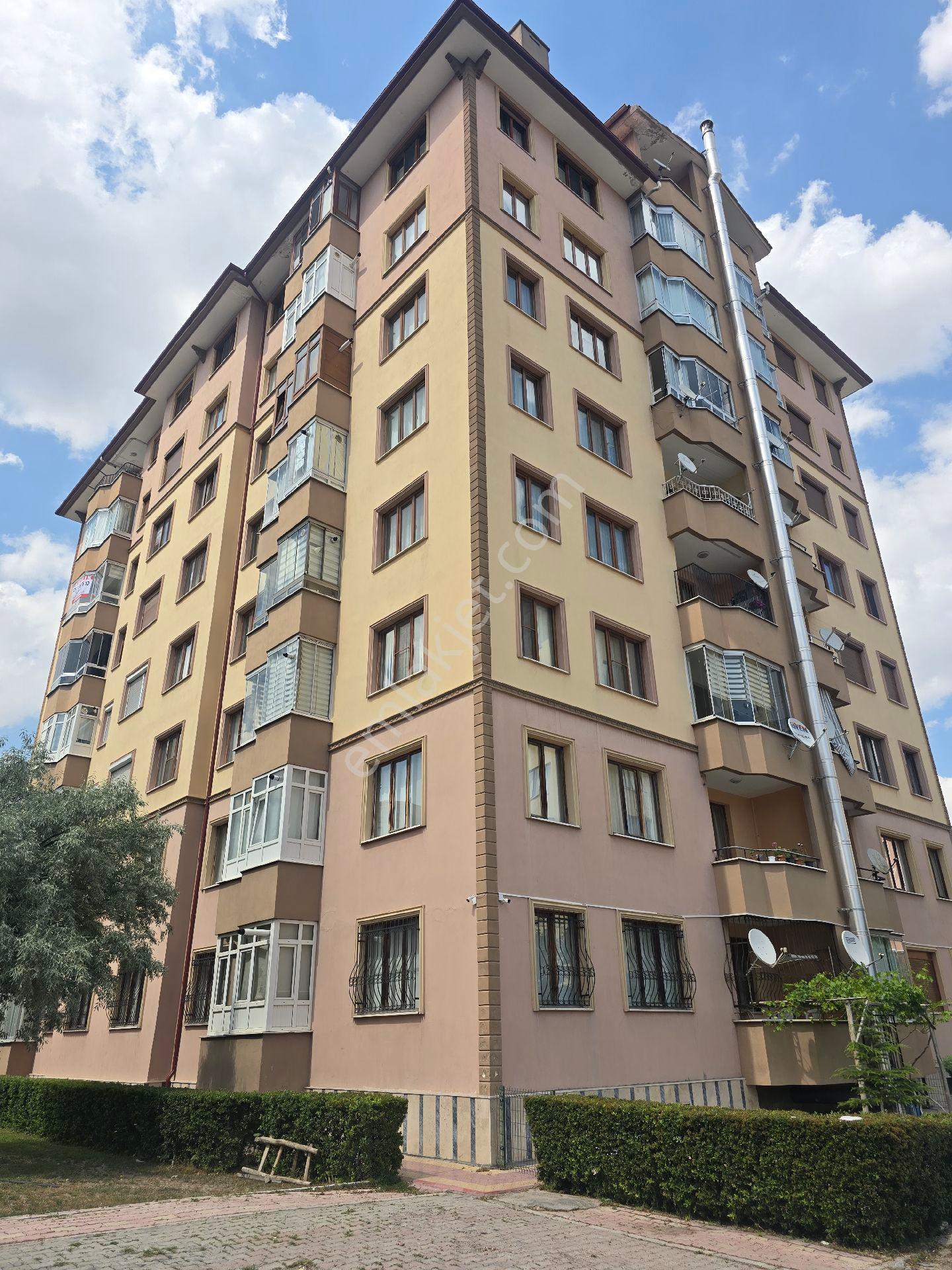 Ulubatlı Hasan Mh Fevzi Çakmak Caddesi Üzeri Buhara Siteleri Arakat 3+1 Dairemiz Satılık
