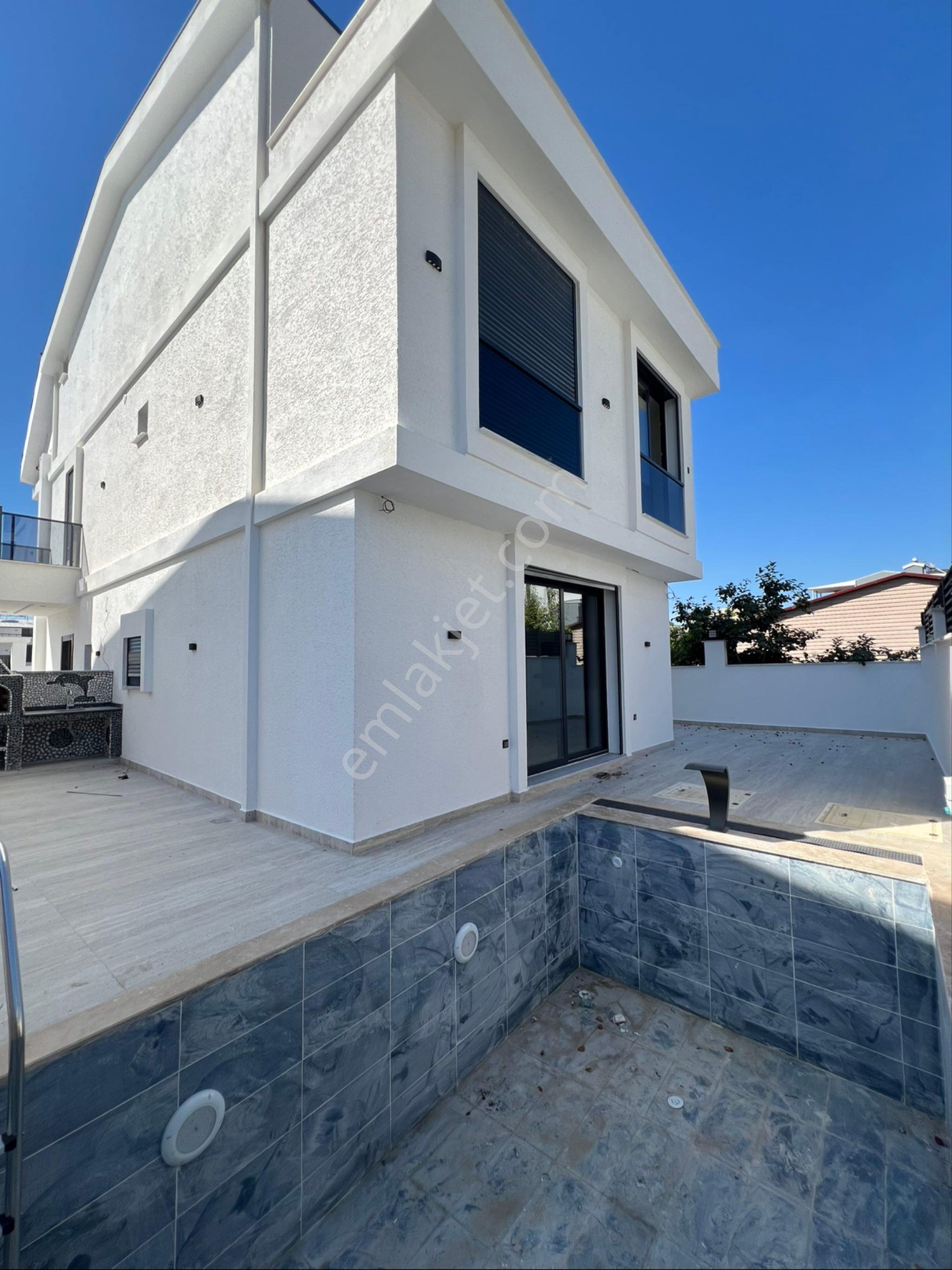 Satılık Havuzlu,otoparklı,ebeveyn Banyolu Villa - Görsel 6