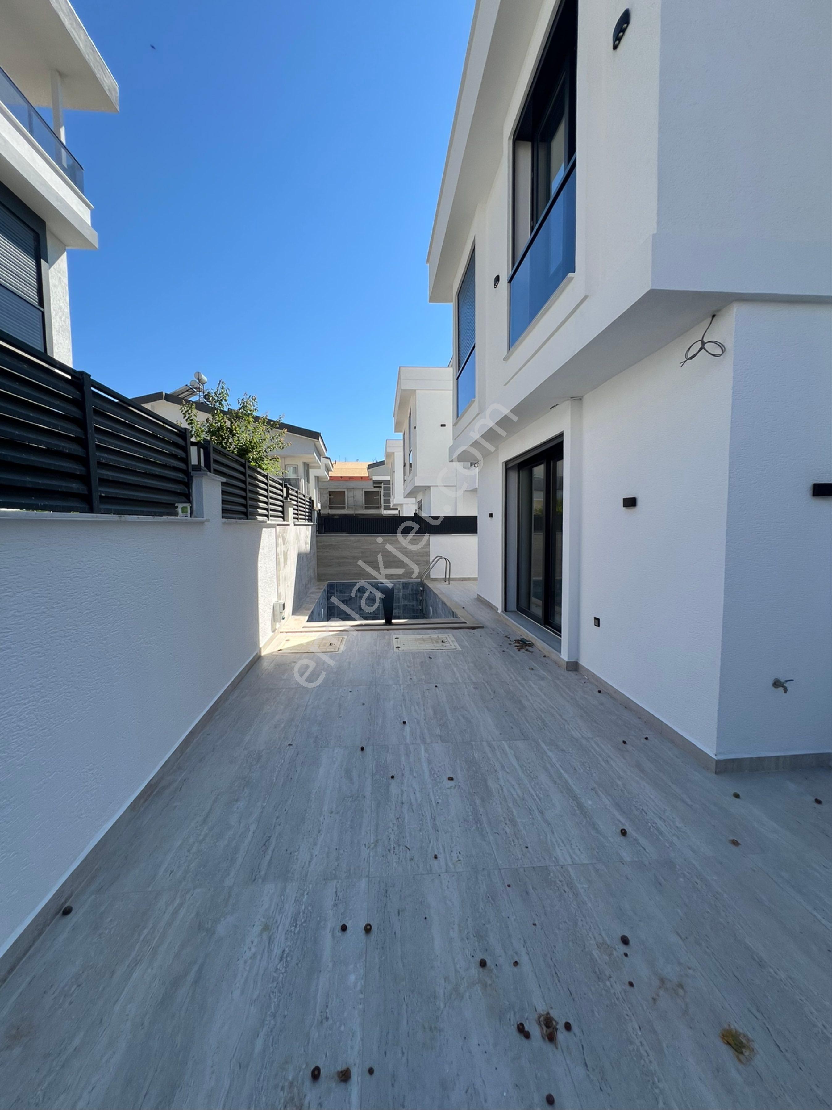 Satılık Havuzlu,otoparklı,ebeveyn Banyolu Villa - Görsel 5
