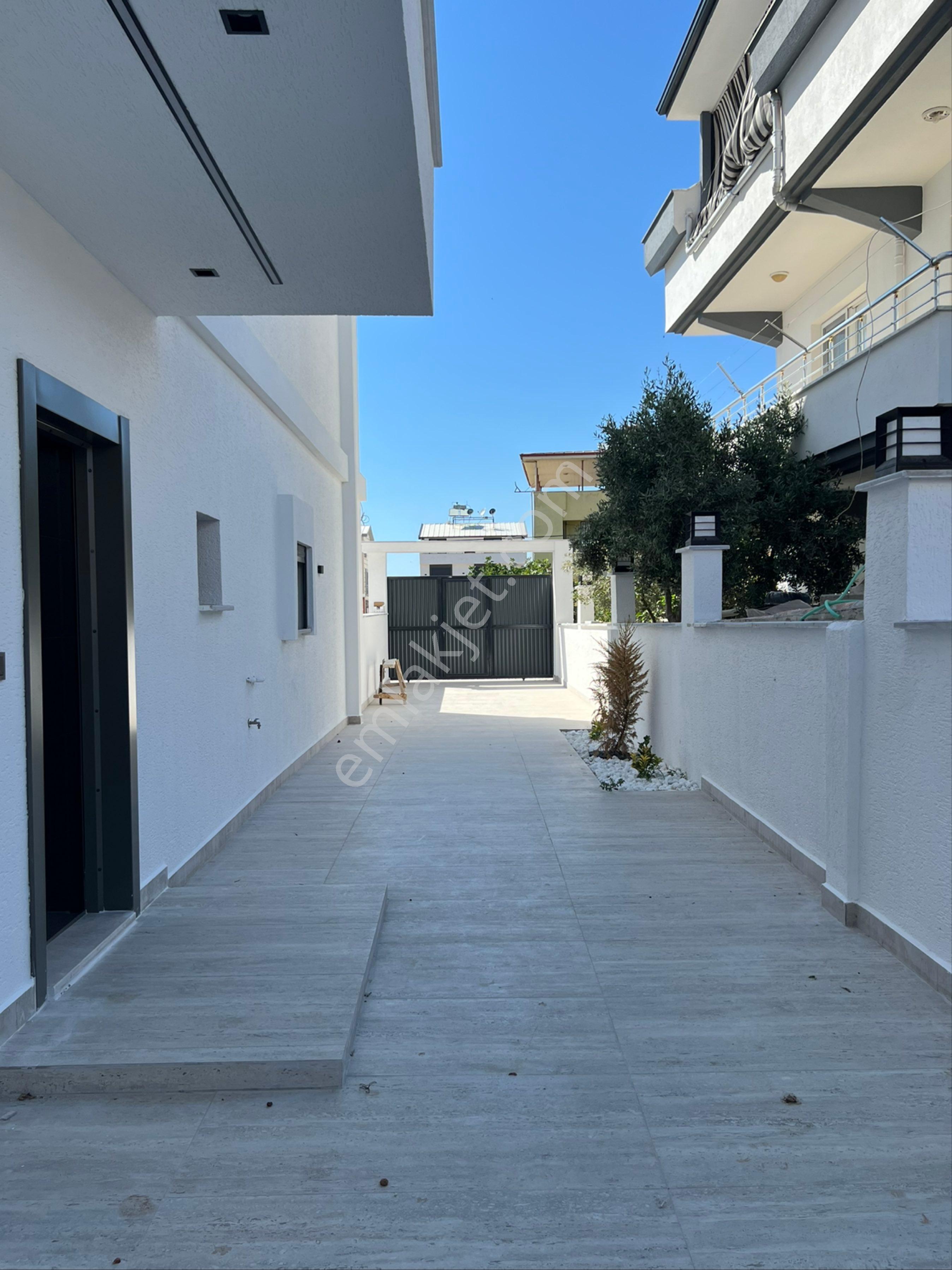 Satılık Havuzlu,otoparklı,ebeveyn Banyolu Villa - Görsel 3