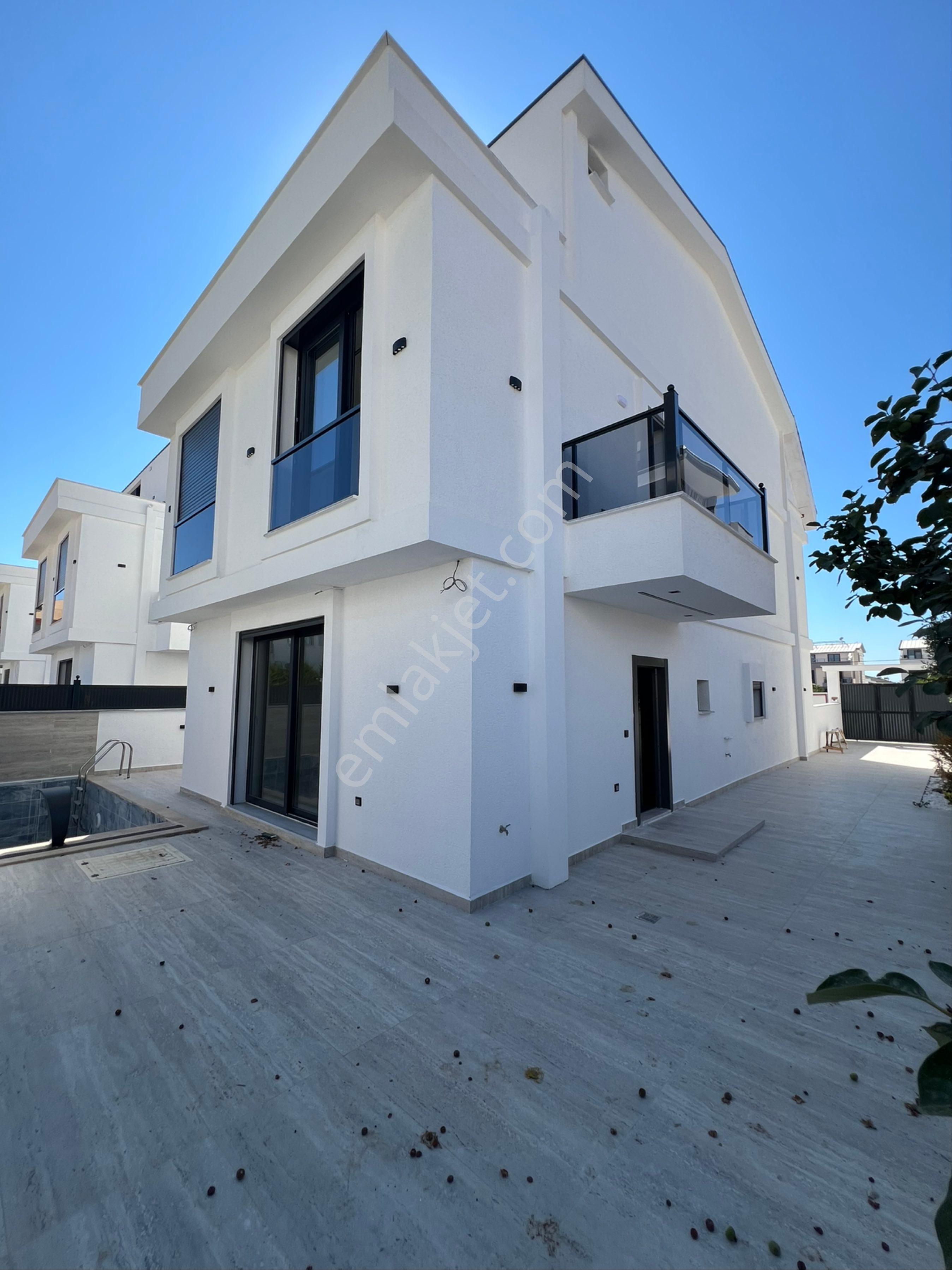 Satılık Havuzlu,otoparklı,ebeveyn Banyolu Villa - Görsel 32