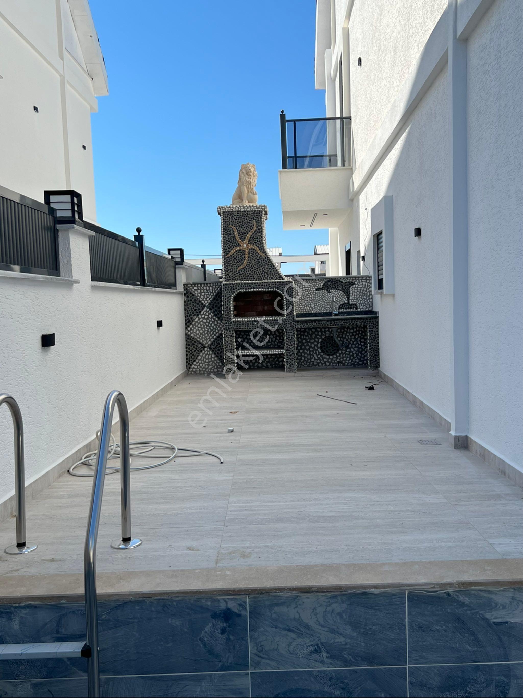 Satılık Havuzlu,otoparklı,ebeveyn Banyolu Villa - Görsel 31