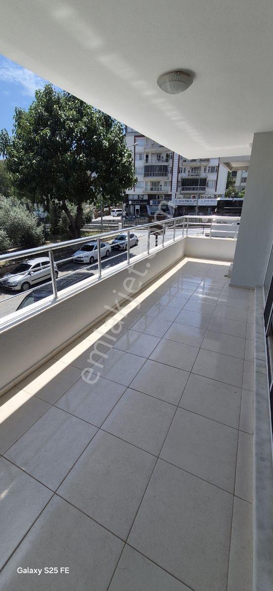 Kuşadası Merkezde Heryere Yürüme Mesafesinde 3+1 Kiralık - Görsel 3