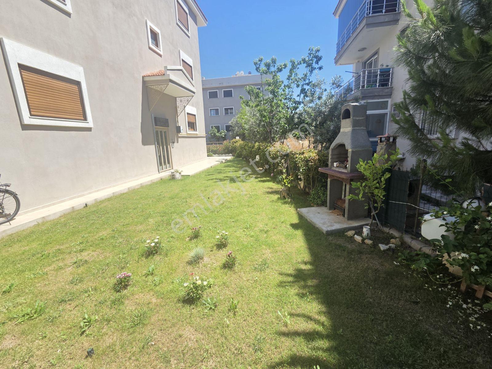 Yenifoça'da Özel Peyzajlı Ferah Satılık 2+1 Daire - Görsel 31