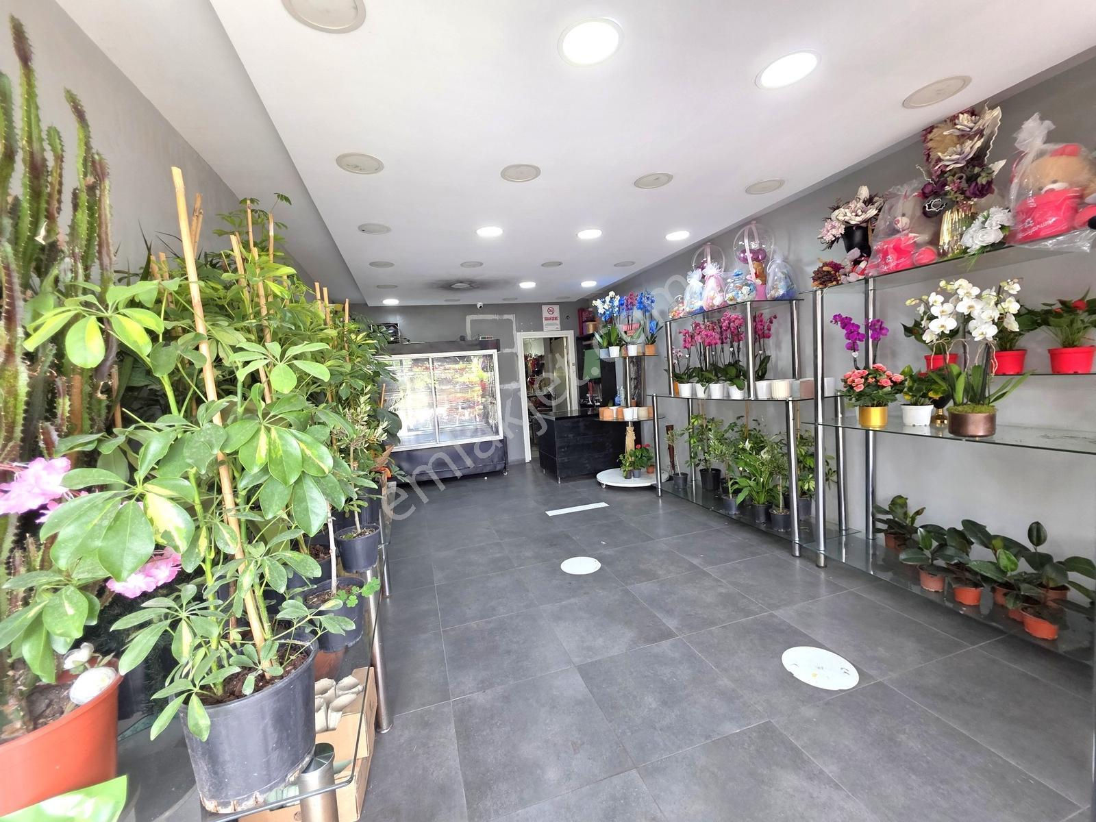 Remaxtan Metrobüse Yakın Migros Arkasında Kiralık 130 M2 Dükkan - Görsel 4