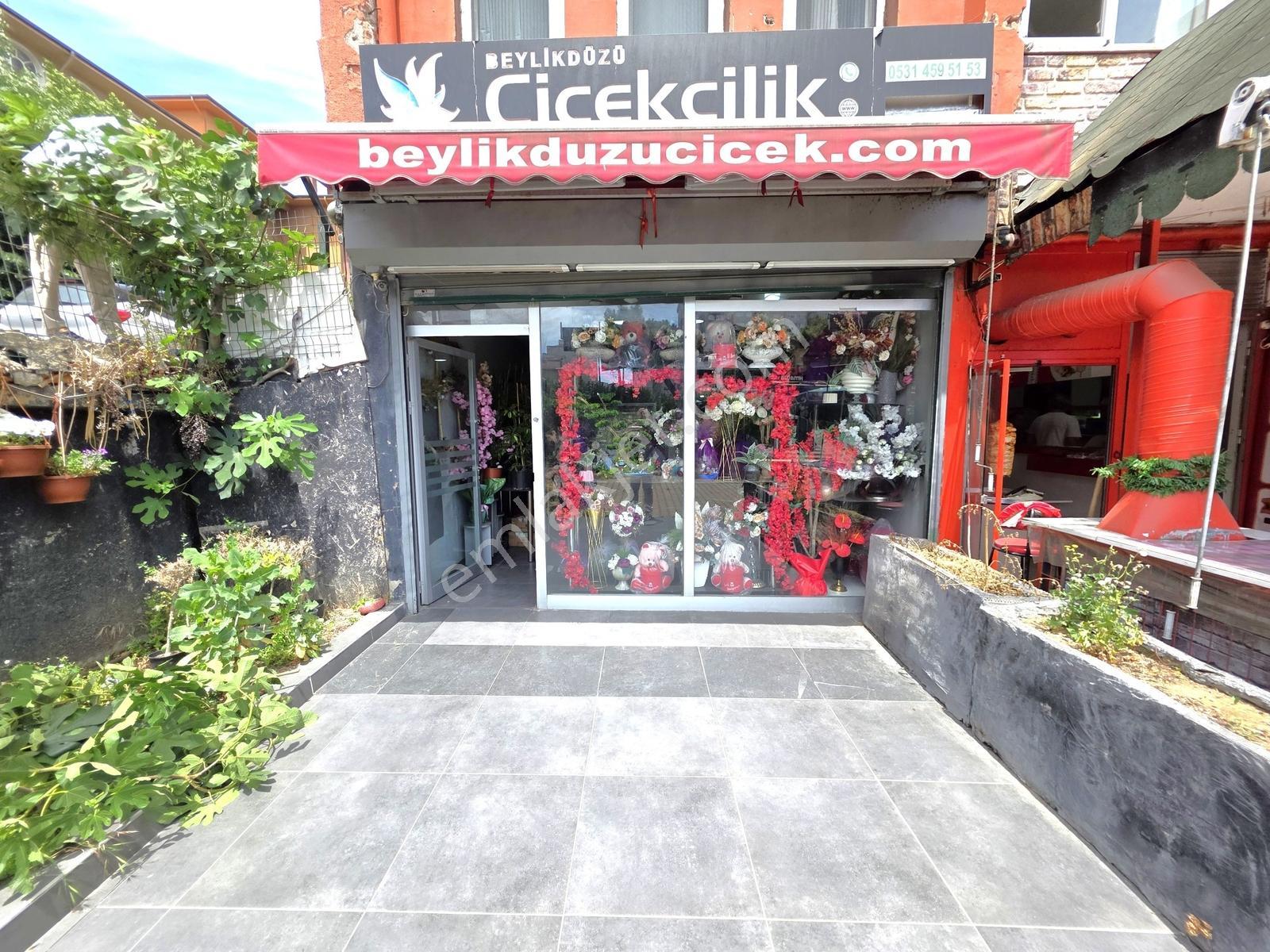 Remaxtan Metrobüse Yakın Migros Arkasında Kiralık 130 M2 Dükkan