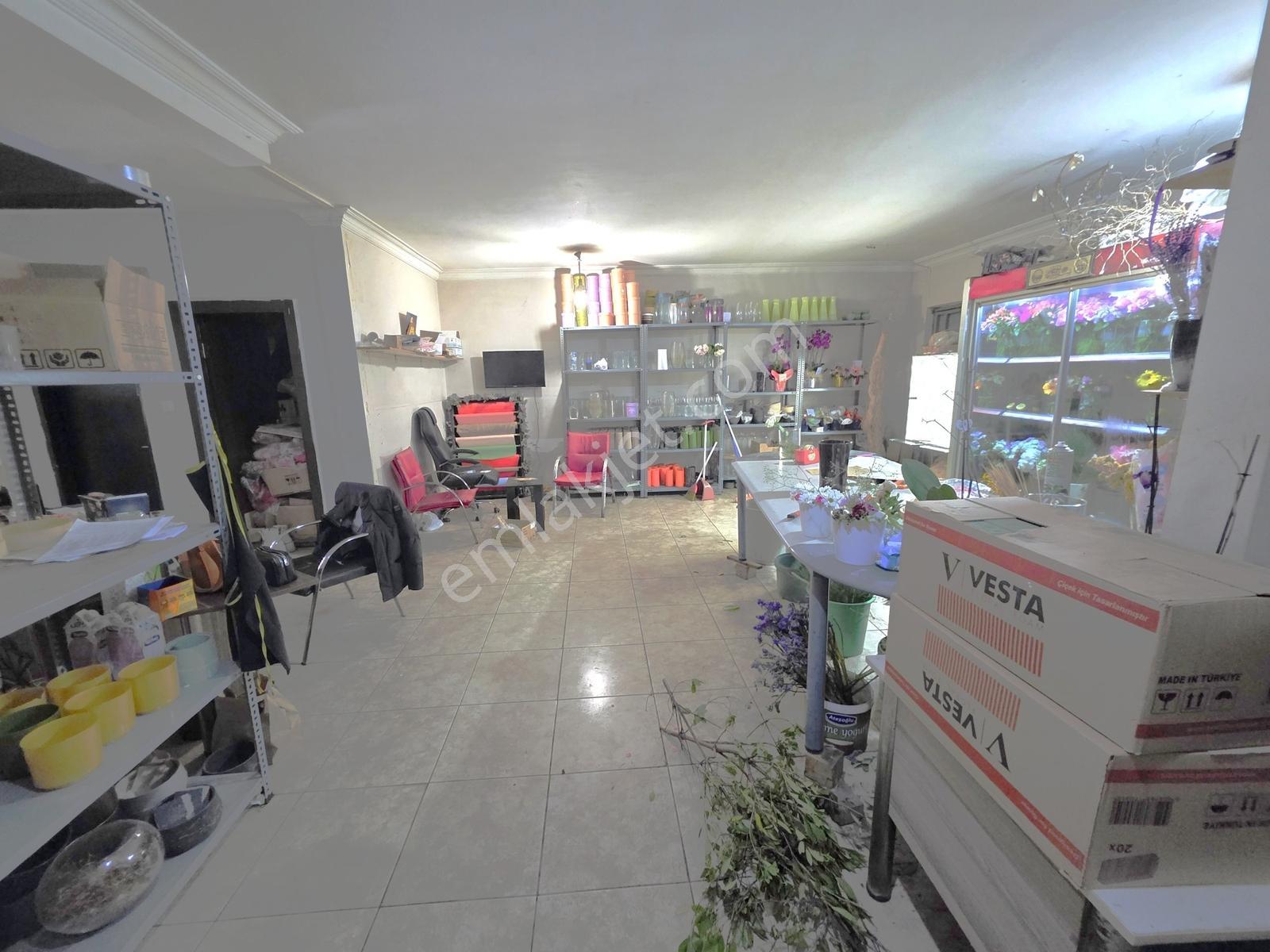 Remaxtan Metrobüse Yakın Migros Arkasında Kiralık 130 M2 Dükkan - Görsel 13