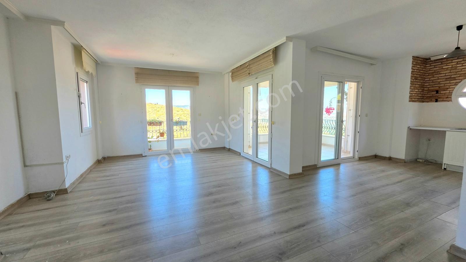 Bodrum Bitez'de Havuzlu Sitede Kiralık Manzaralı Dubleks Daire - Görsel 2