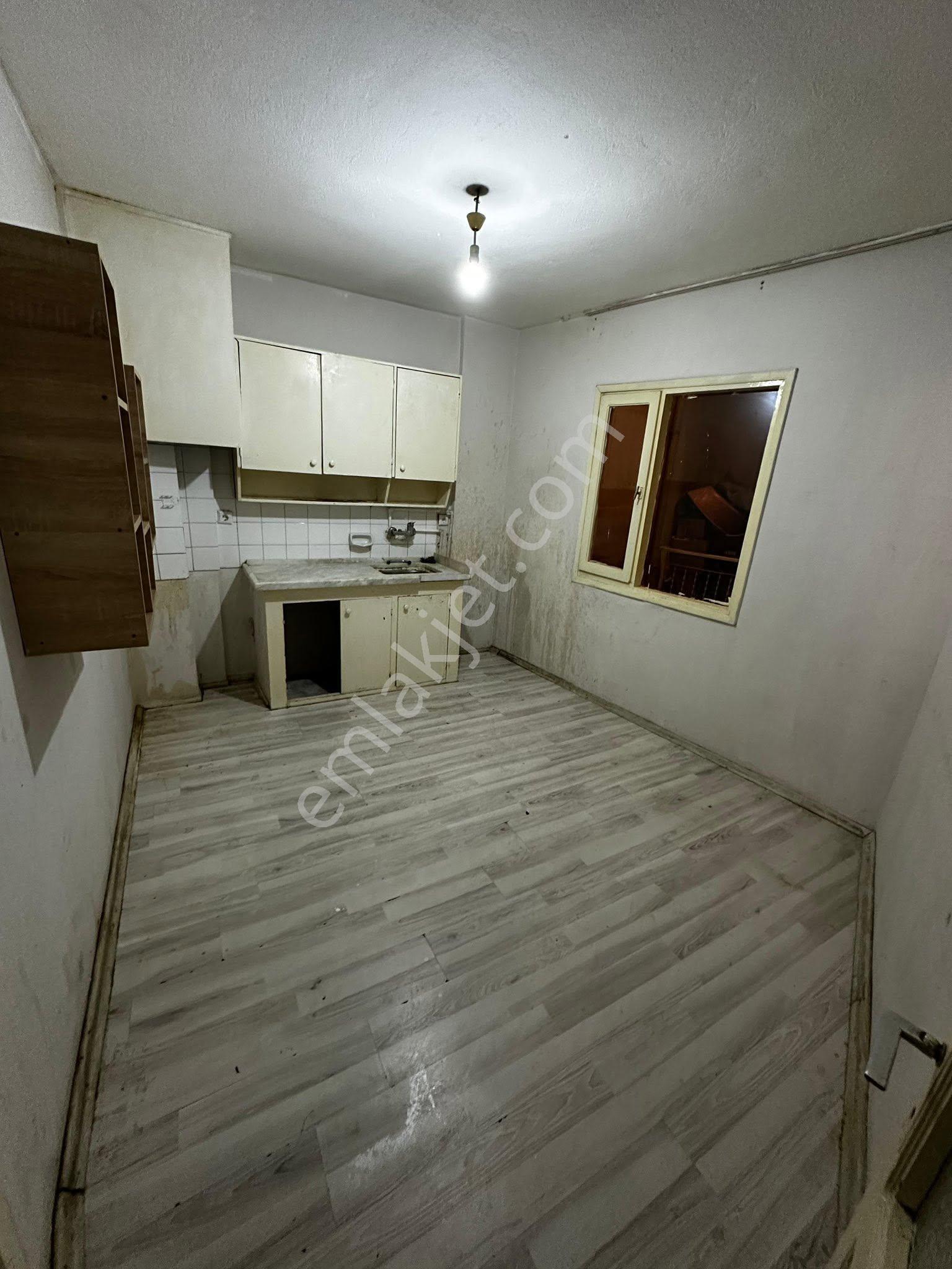 Turgutlu Kiralık Altay Mah 80m2 2+1 Oda Zemin Üstü 1. Kat Sobalı Daire