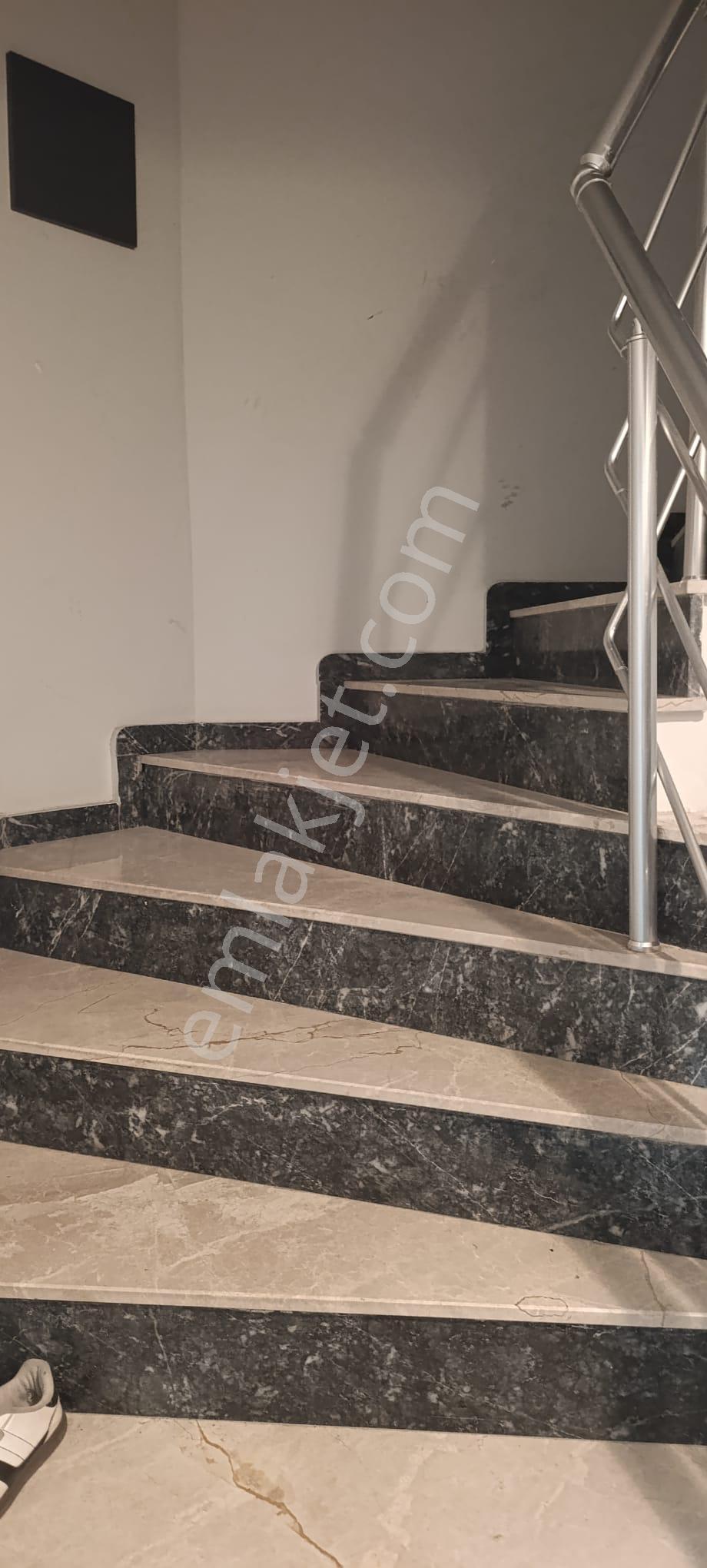 Bayraklı Çiçek Mah. Satılık 2+1 Daire (70m², 5 Yıllık) - Görsel 8